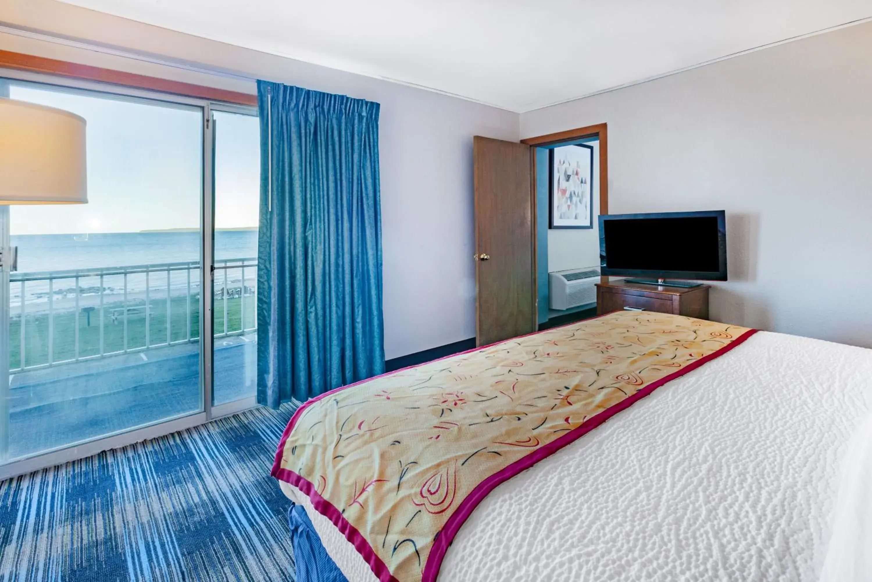 Bed in Days Inn & Suites by Wyndham St. Ignace Lakefront