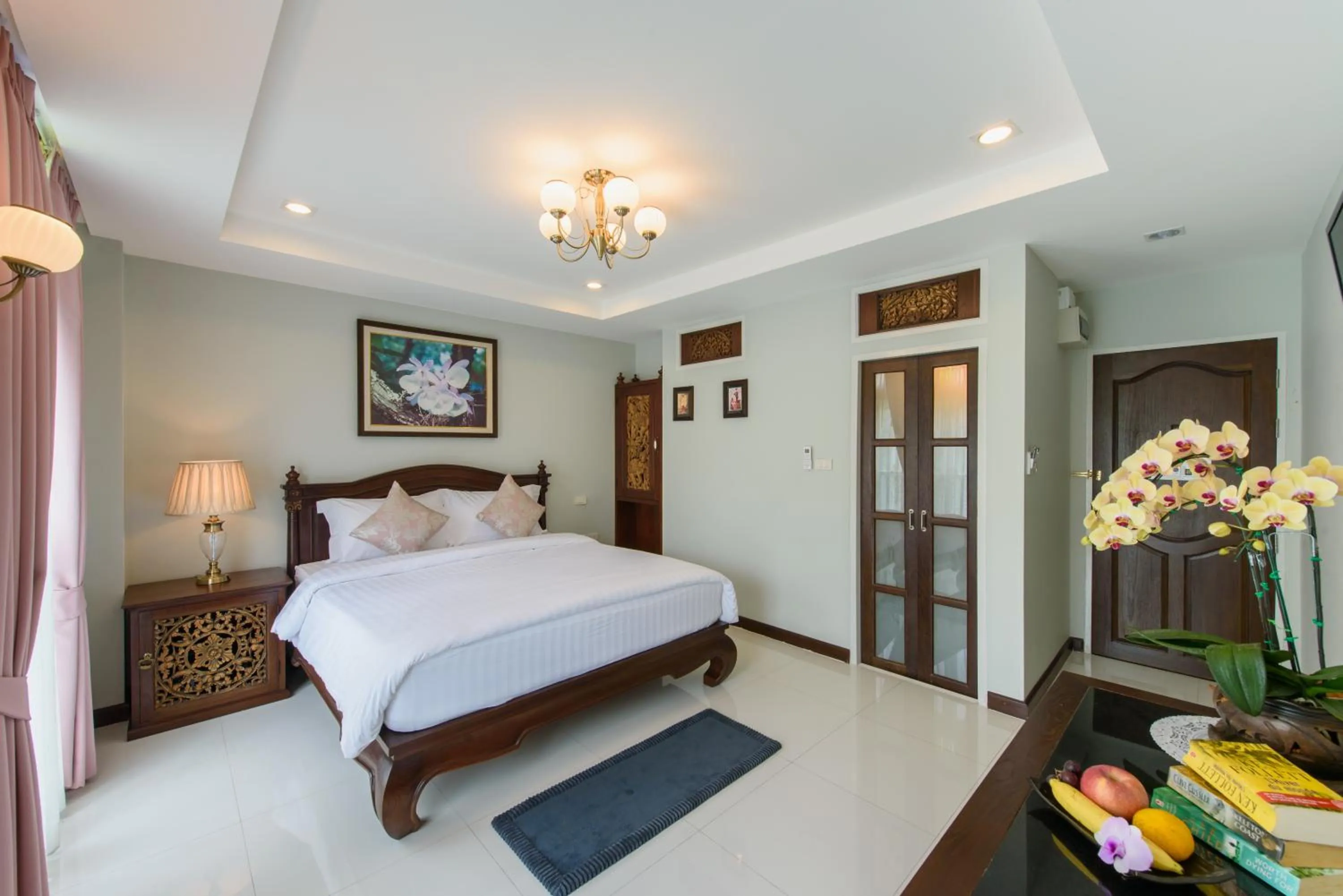 Toilet, Bed in The Velvet Orchid