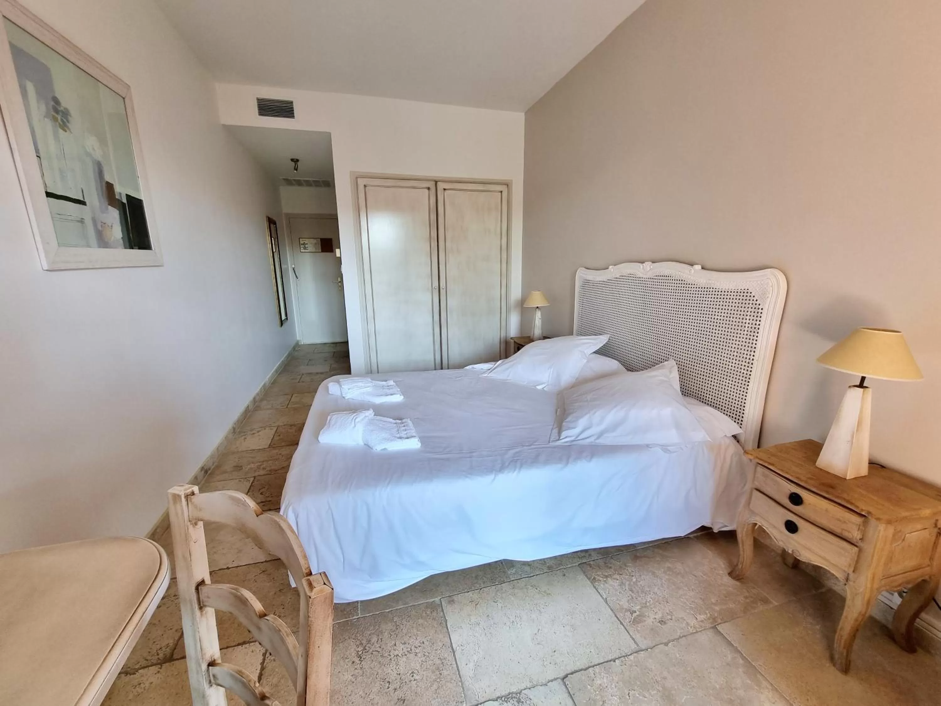 Balcony/Terrace, Bed in Castillon Des Baux