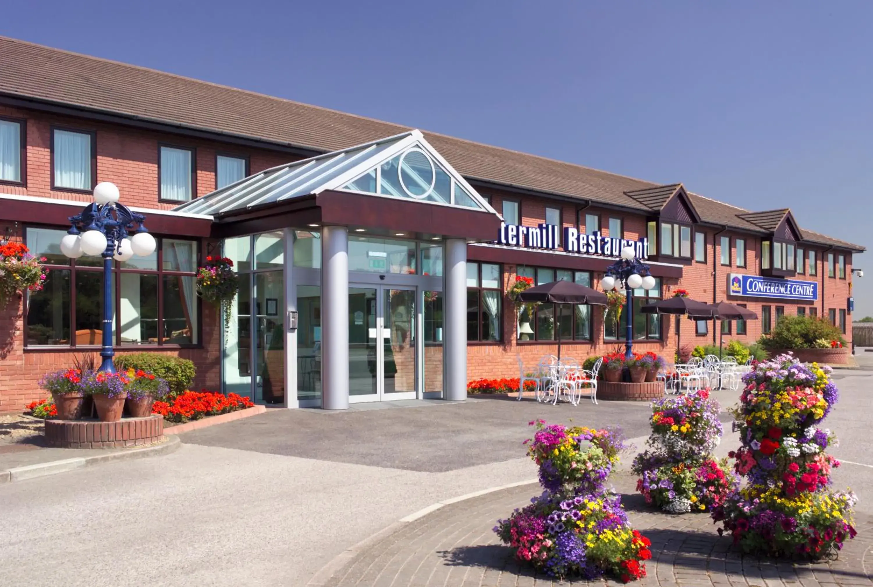 Facade/entrance, Property Building in Best Western Plus Milford Hotel