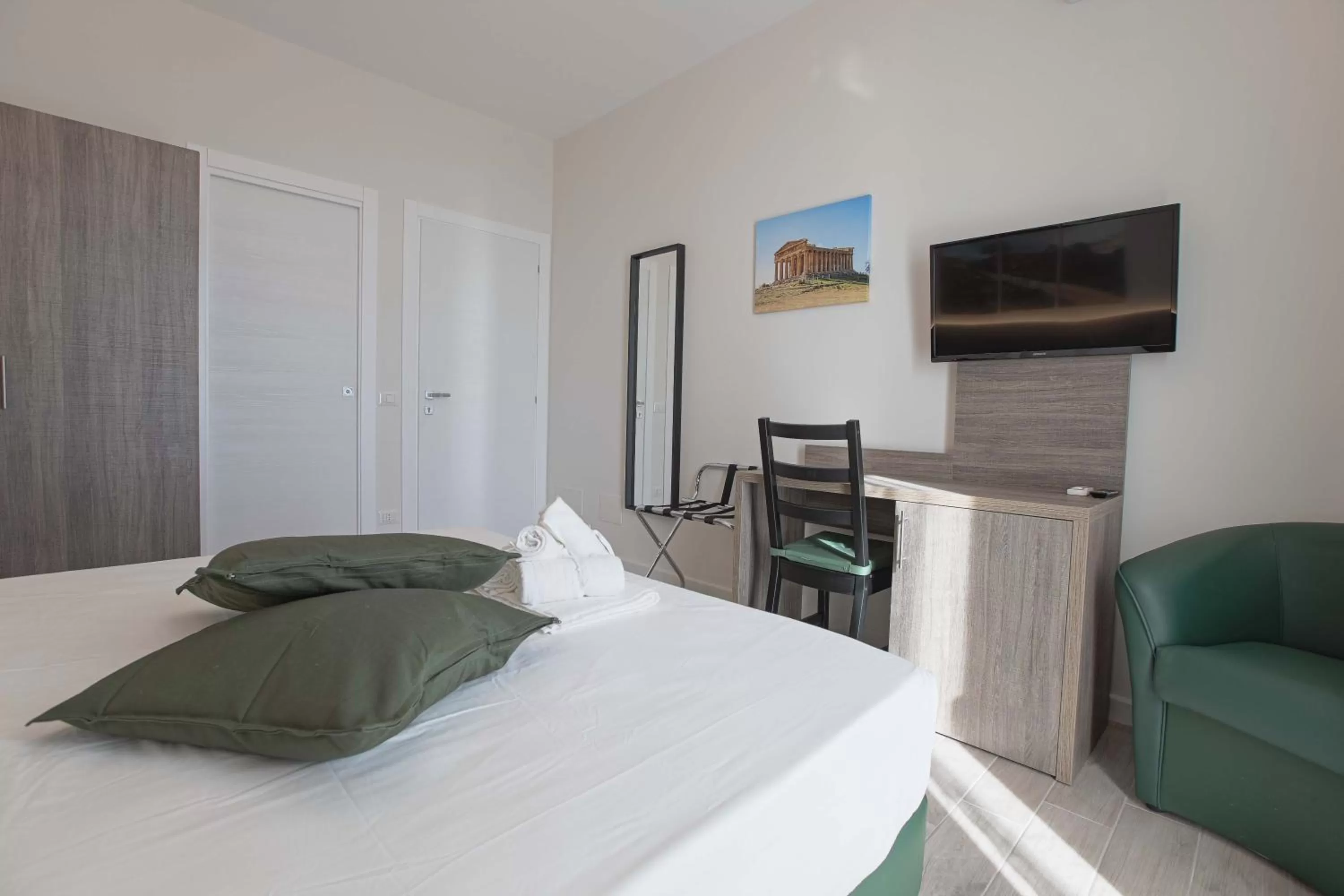 Photo of the whole room in Esseneto Rooms