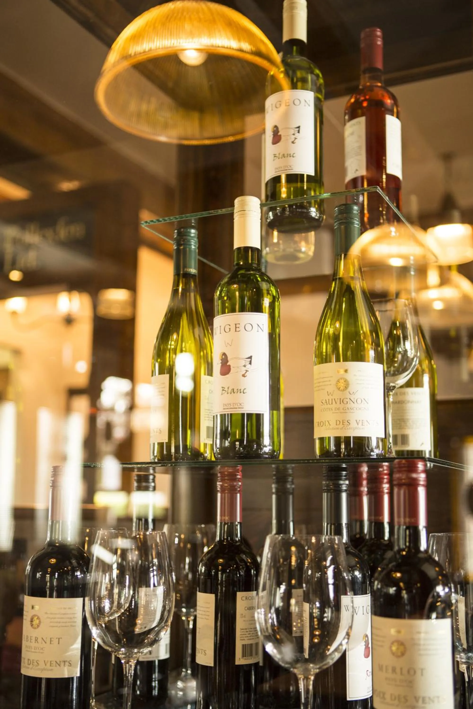 Lounge or bar in Riverside Hotel