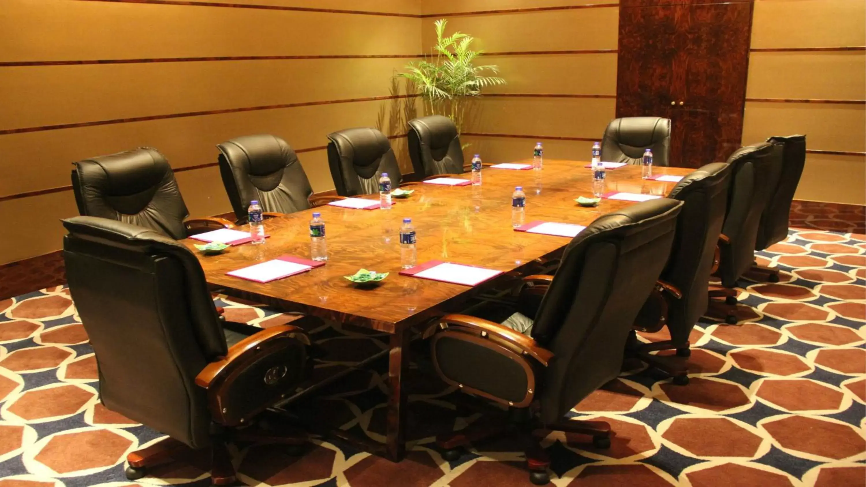 Meeting/conference room in Crowne Plaza Hefei, an IHG Hotel