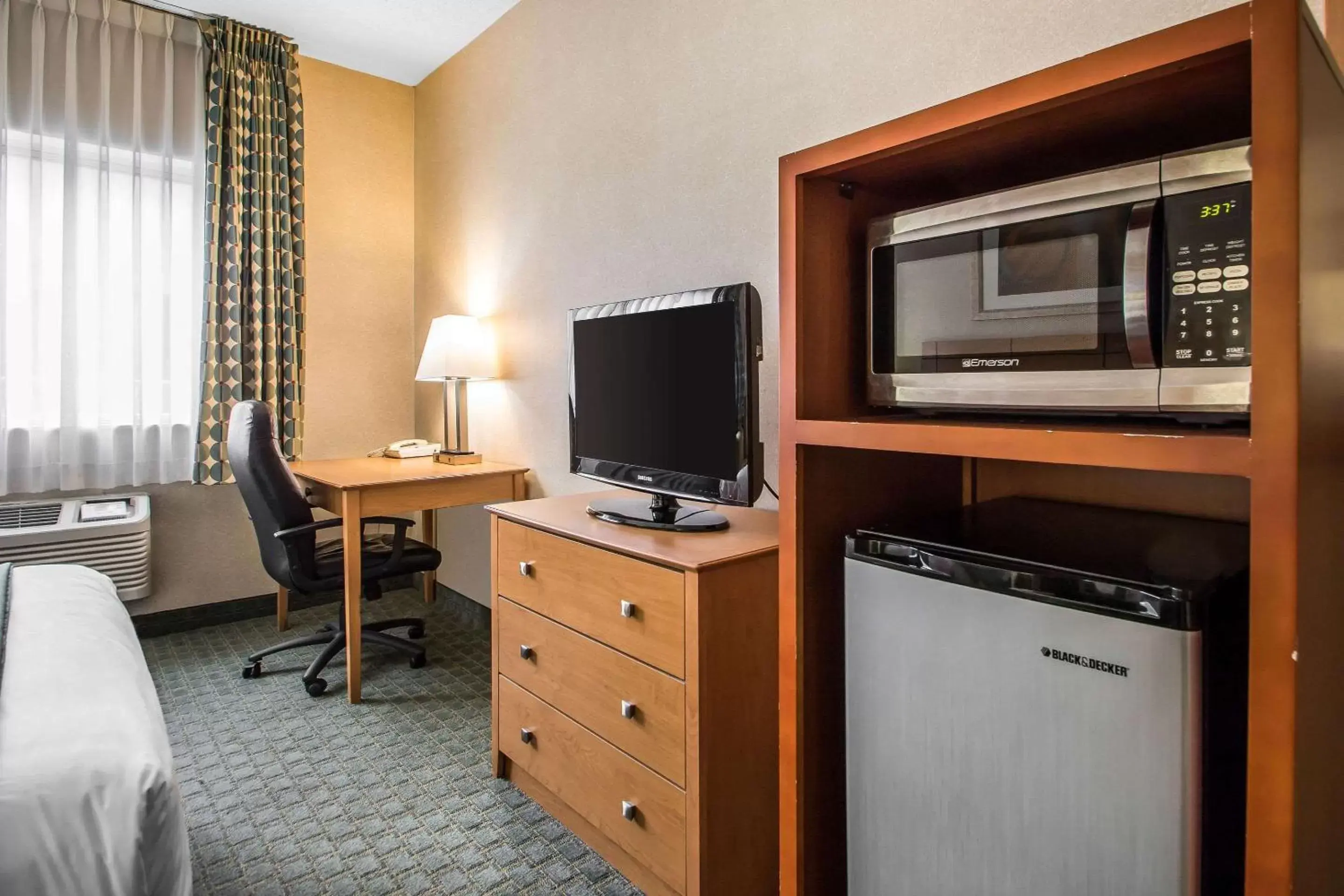 Photo of the whole room, TV/Entertainment Center in Quality Inn Dubuque on Hwy 20