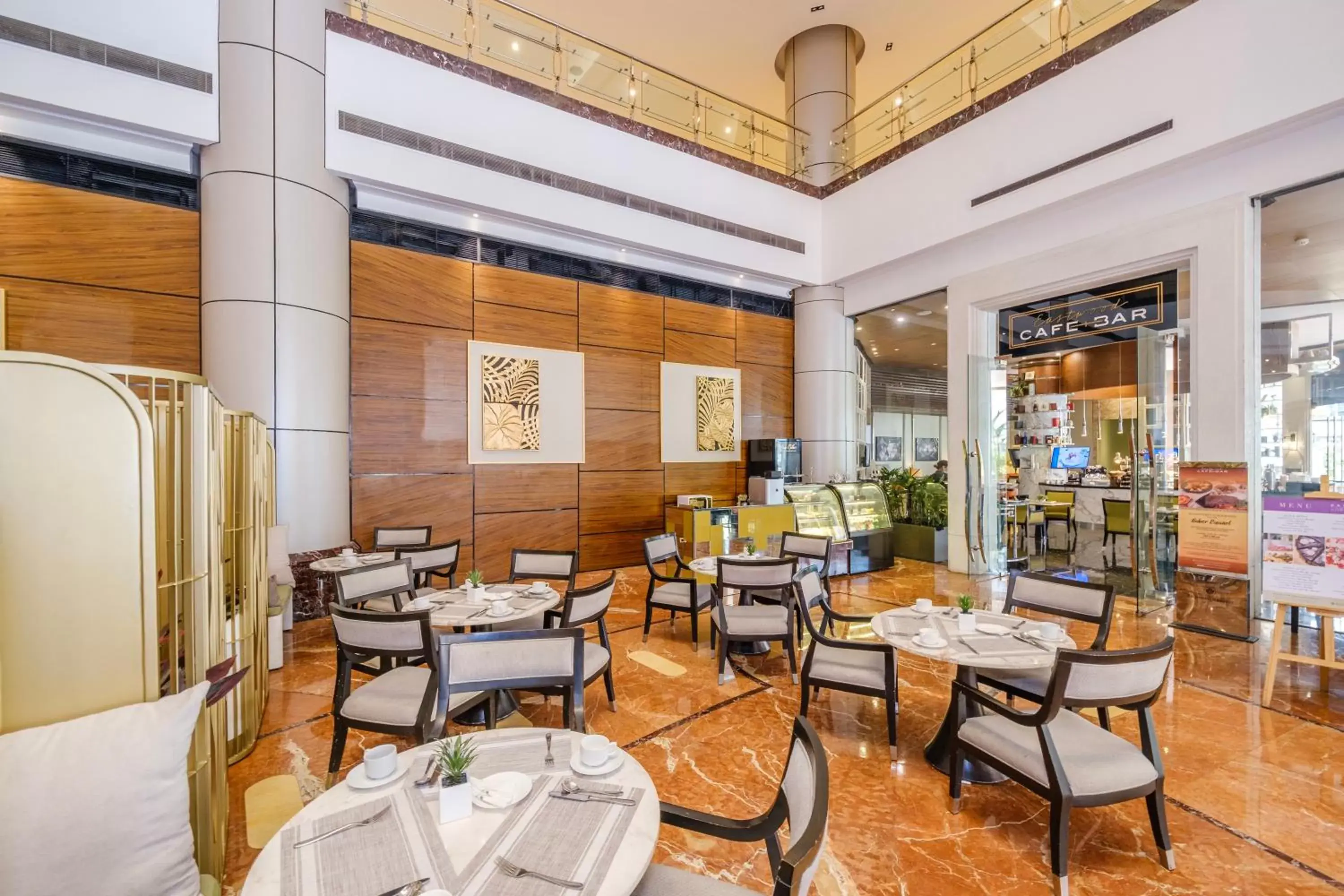 Restaurant/Places to Eat in Eastwood Richmonde Hotel