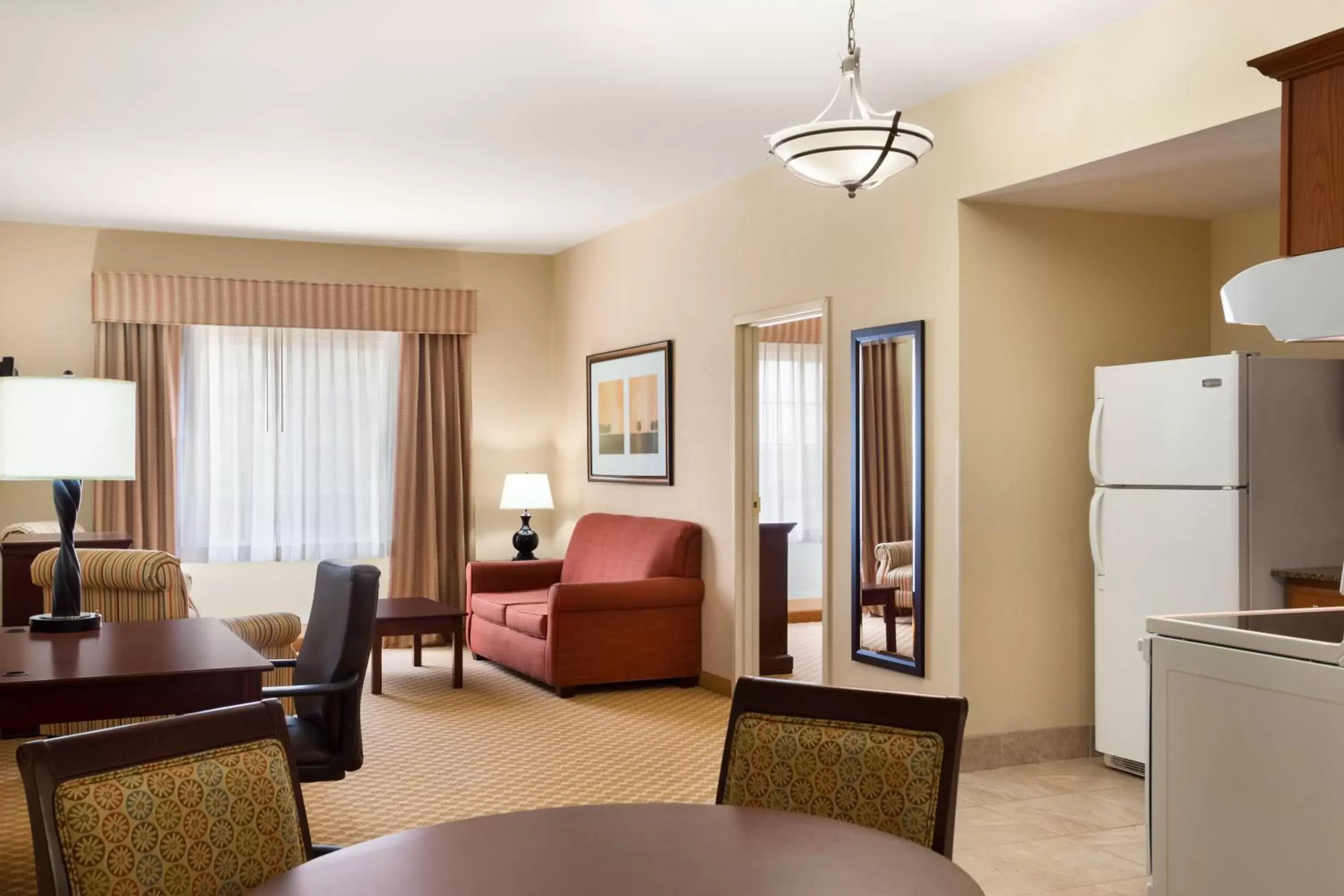 Living room, Seating Area in Country Inn & Suites by Radisson, Goodlettsville, TN