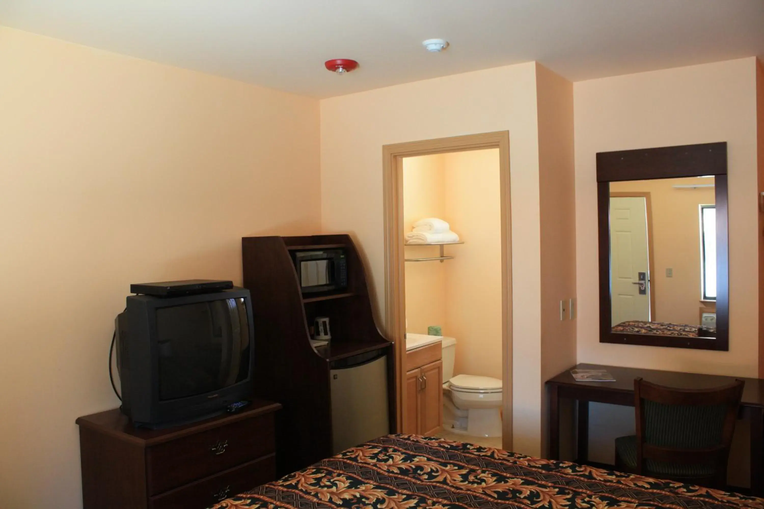 TV and multimedia, TV/Entertainment Center in Gold Trail Motor Lodge