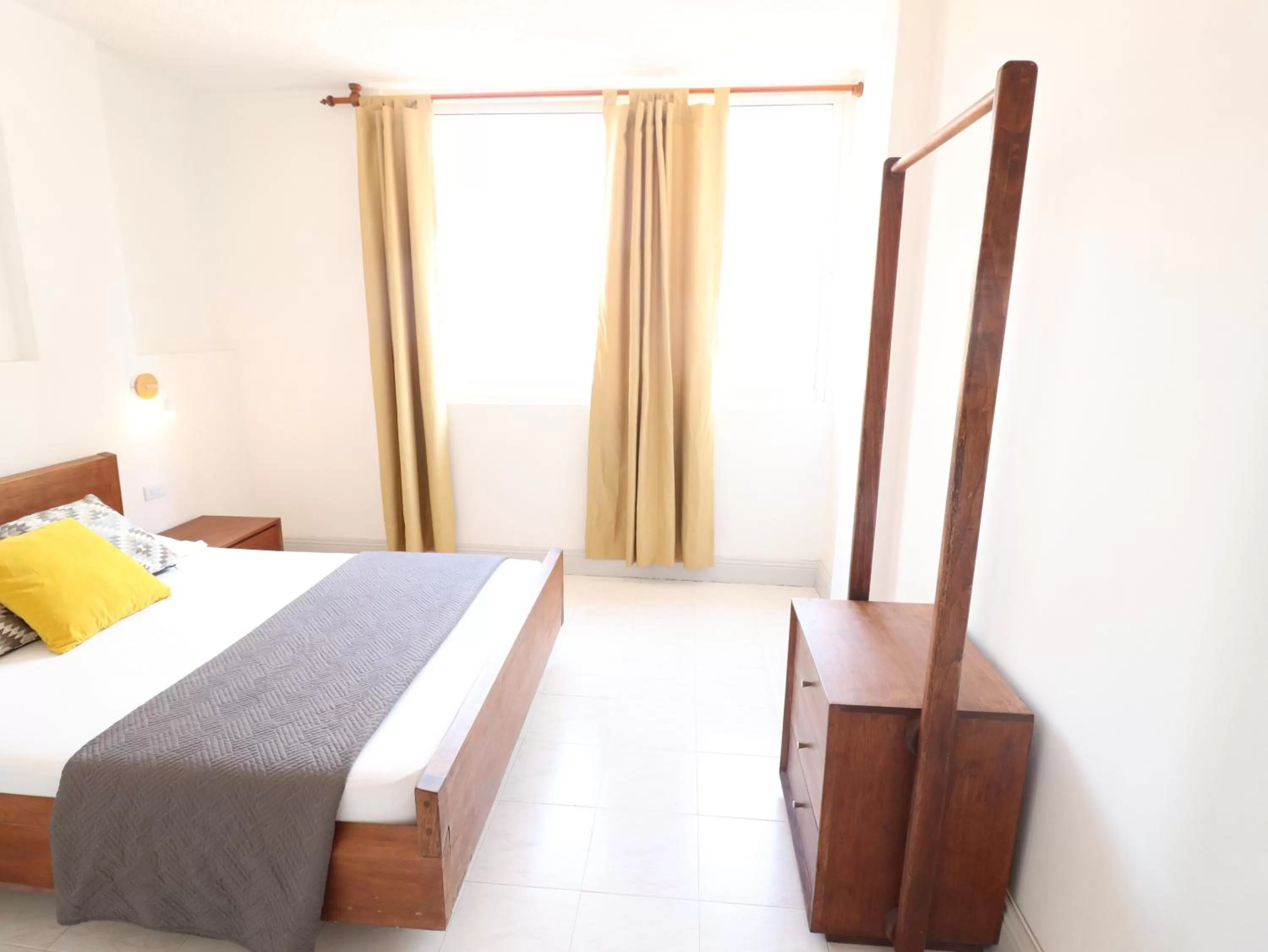 Bed in 554 Apartments