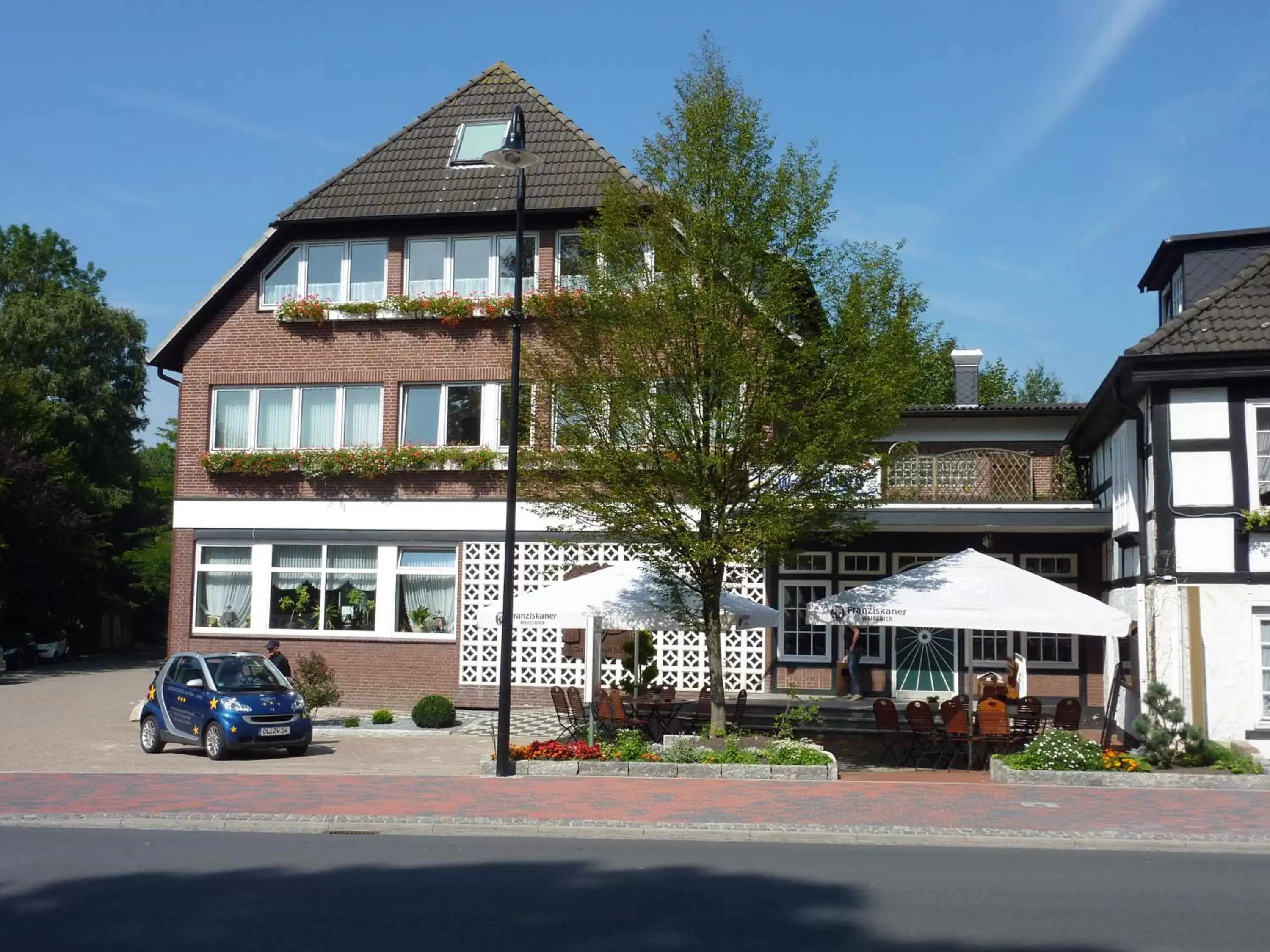 Facade/entrance, Property Building in Akzent Hotel Zur Wasserburg - Hotel Garni bed & breakfast