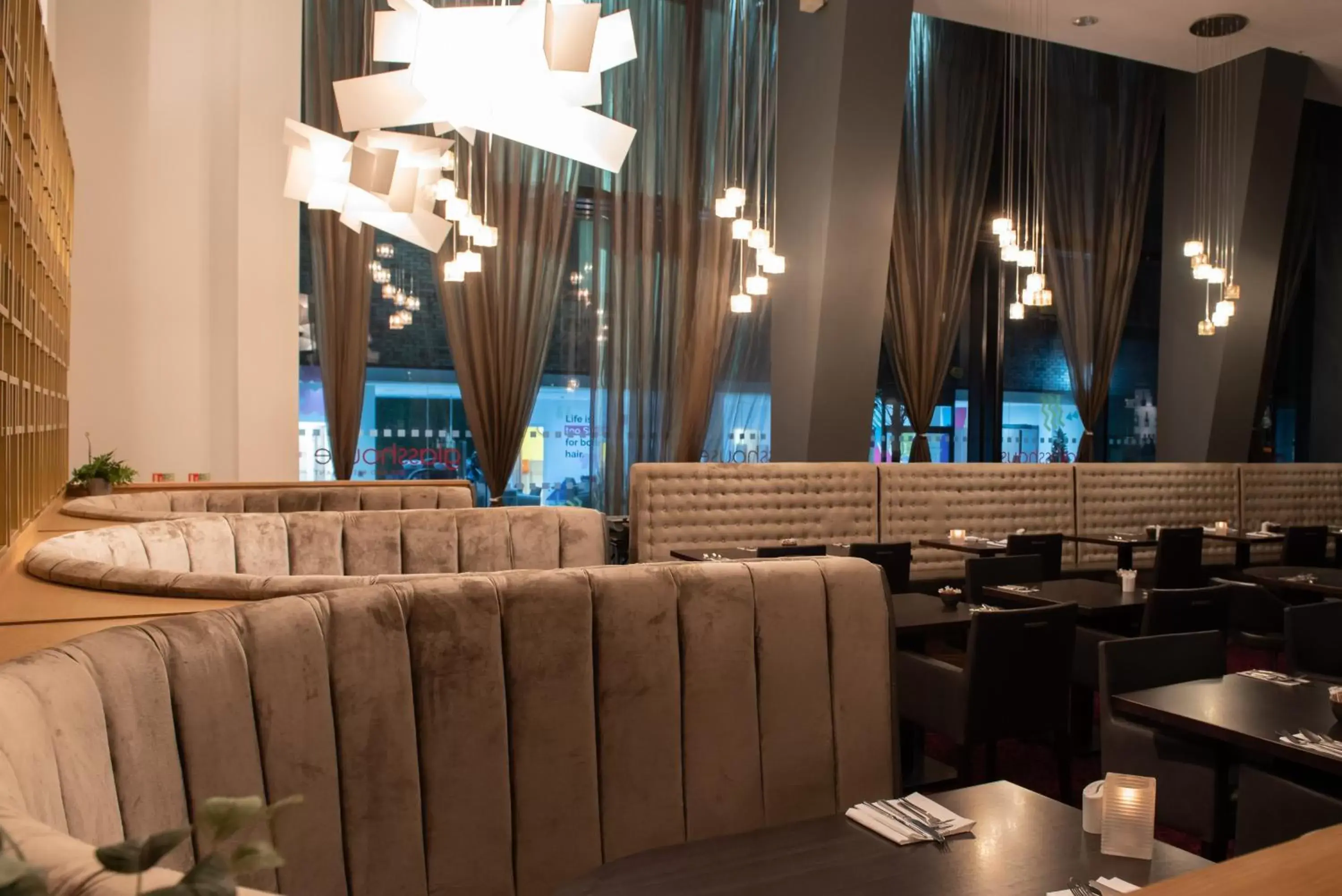 Restaurant/places to eat, Lounge/Bar in Crowne Plaza Manchester City Centre, an IHG Hotel