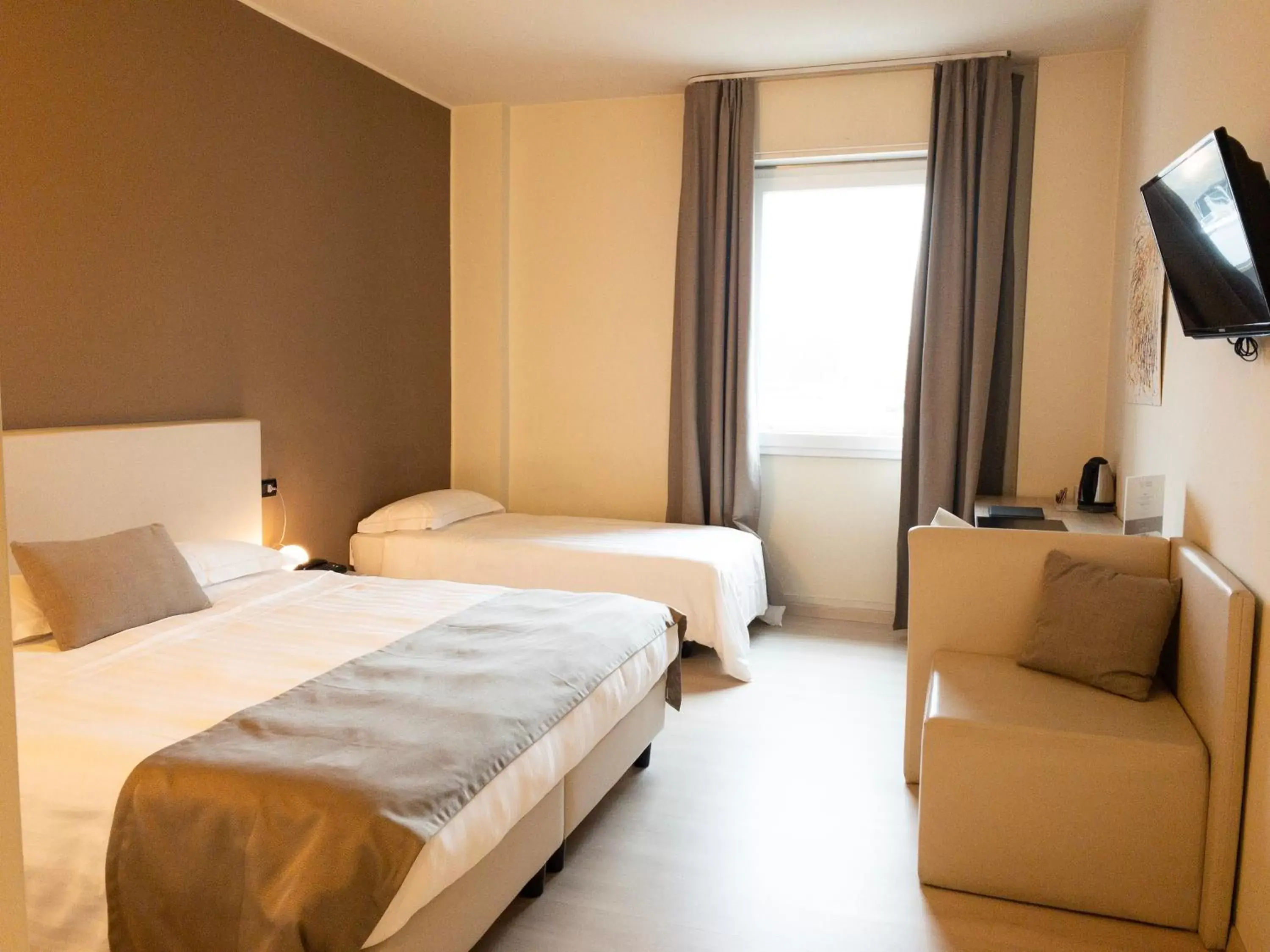Bedroom, Bed in Helios Hotel & Restaurant