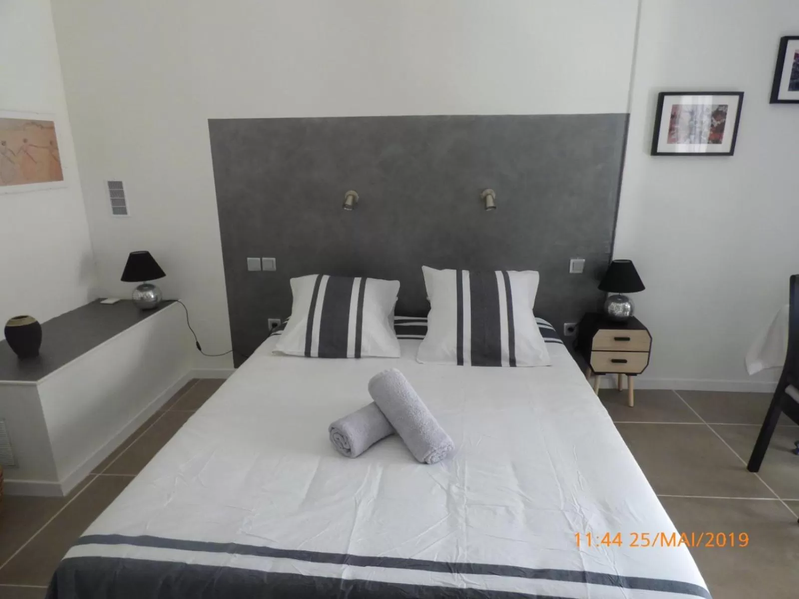 Bed in MAS MAURANE-Chambre d'hôte avec SPA privé aux portes d'ARLES