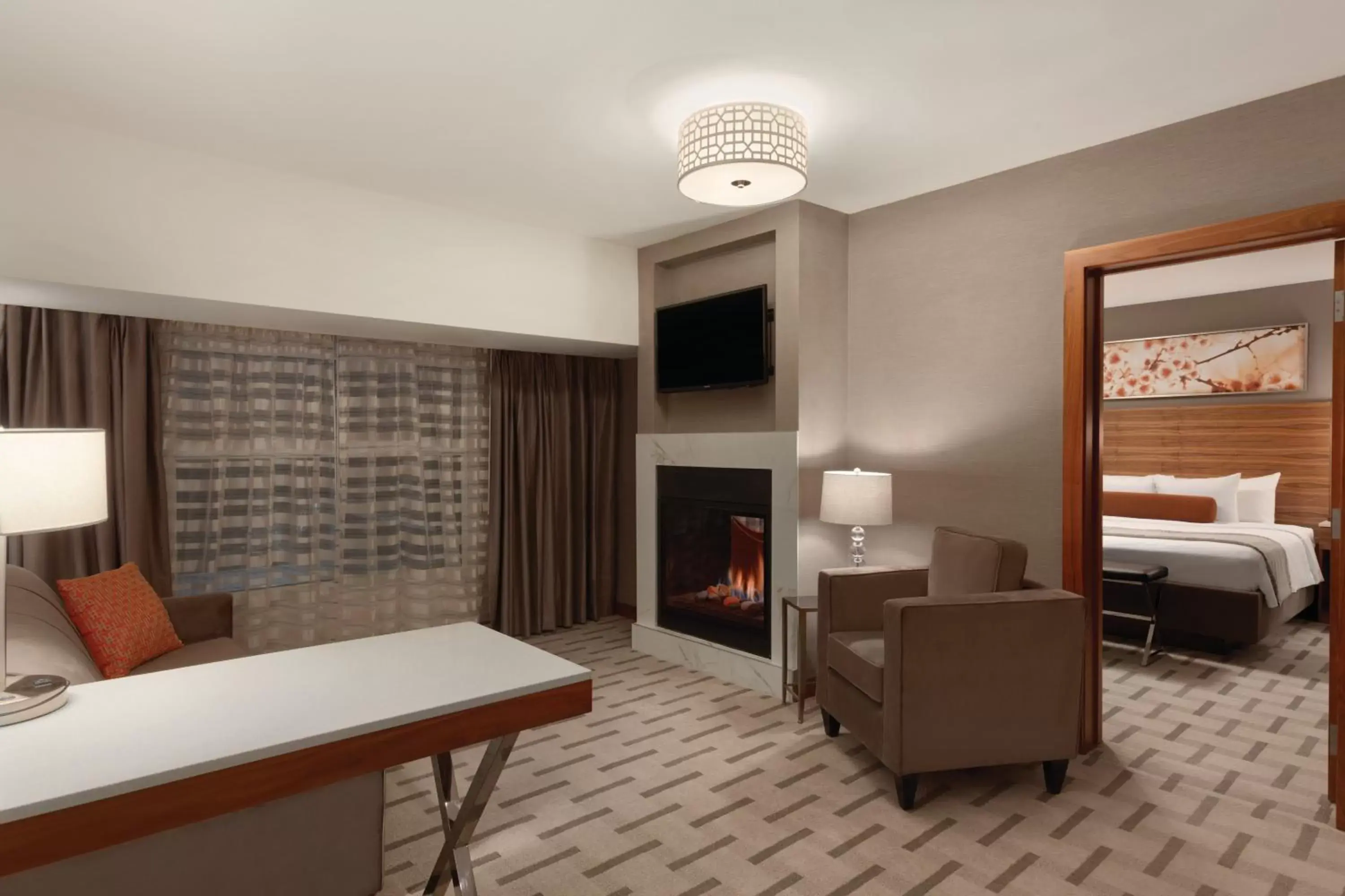 Living room, TV/Entertainment Center in Radisson Hotel & Conference Center Calgary Airport East