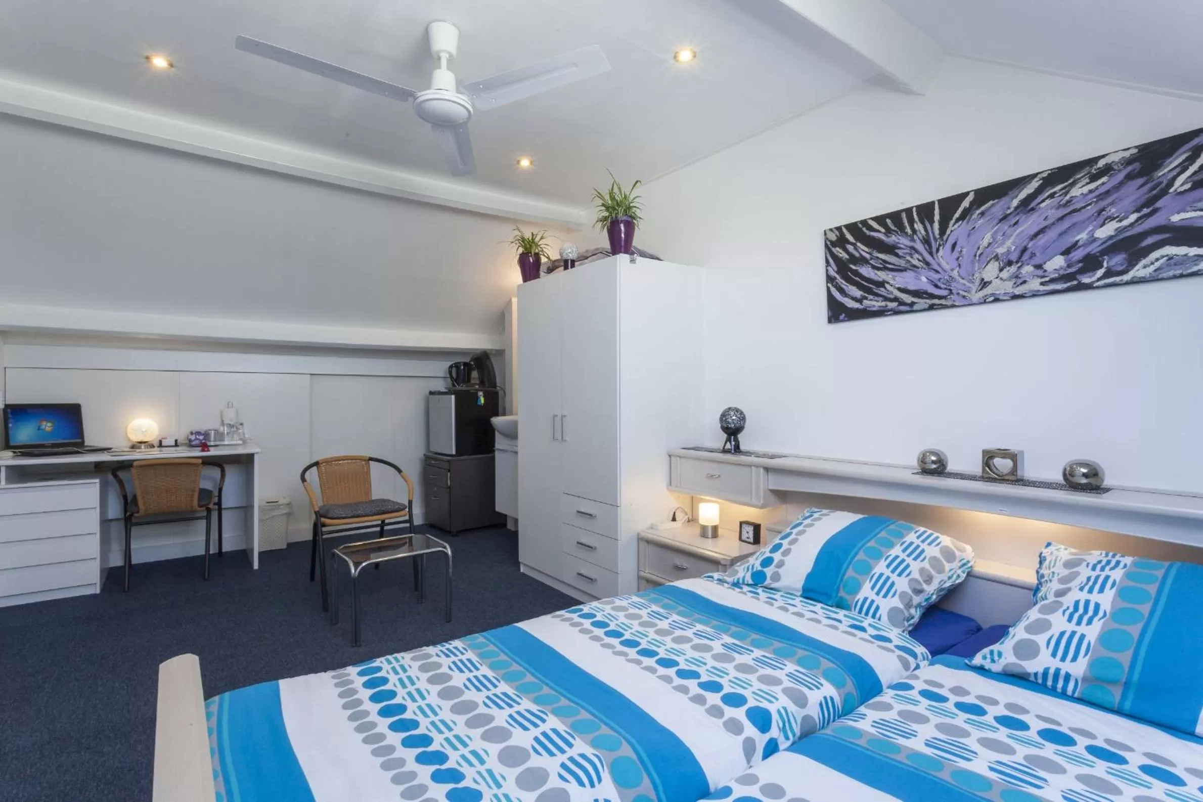 Photo of the whole room, Bed in Enschede