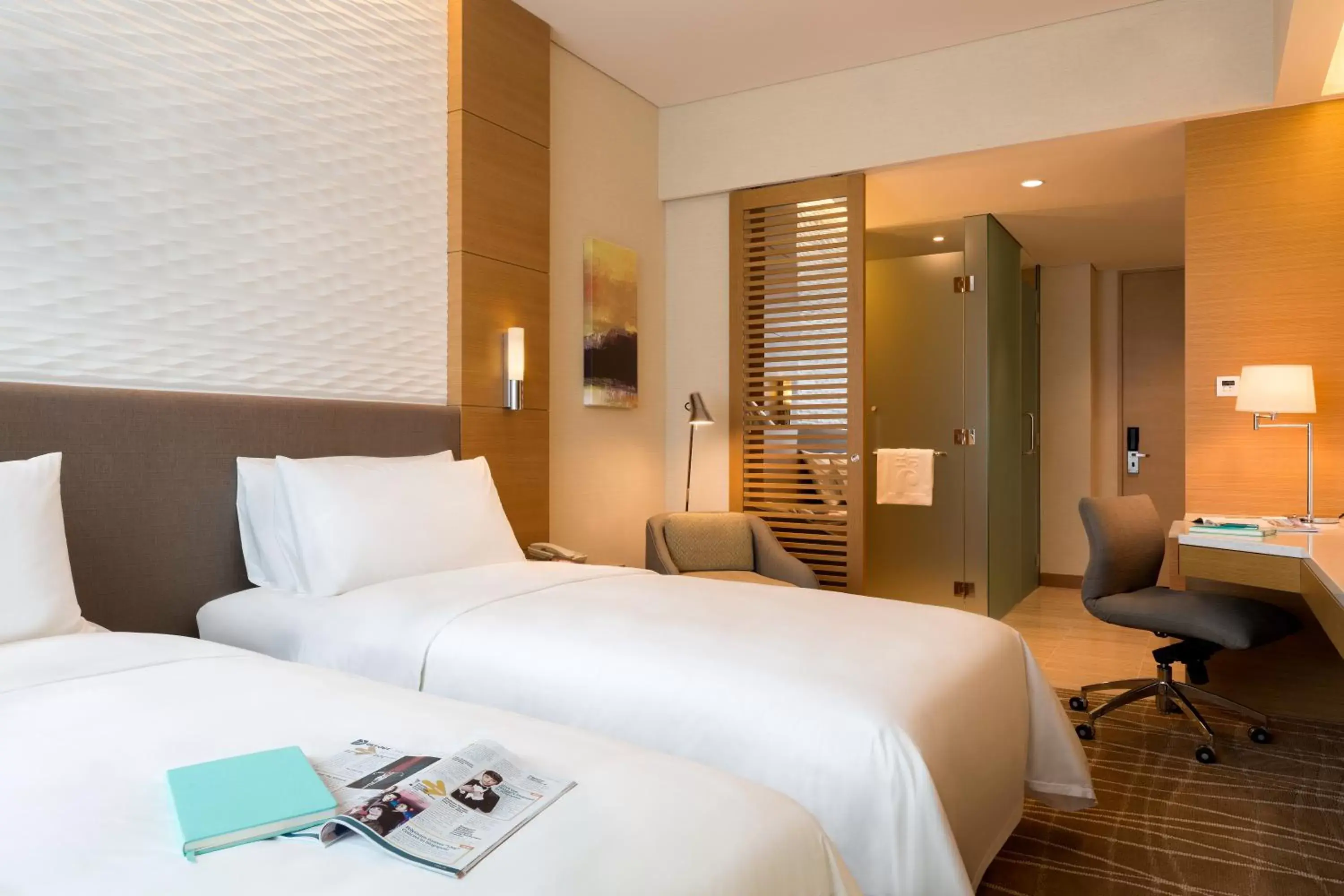 Photo of the whole room, Bed in JEN Singapore Orchardgateway by Shangri-La