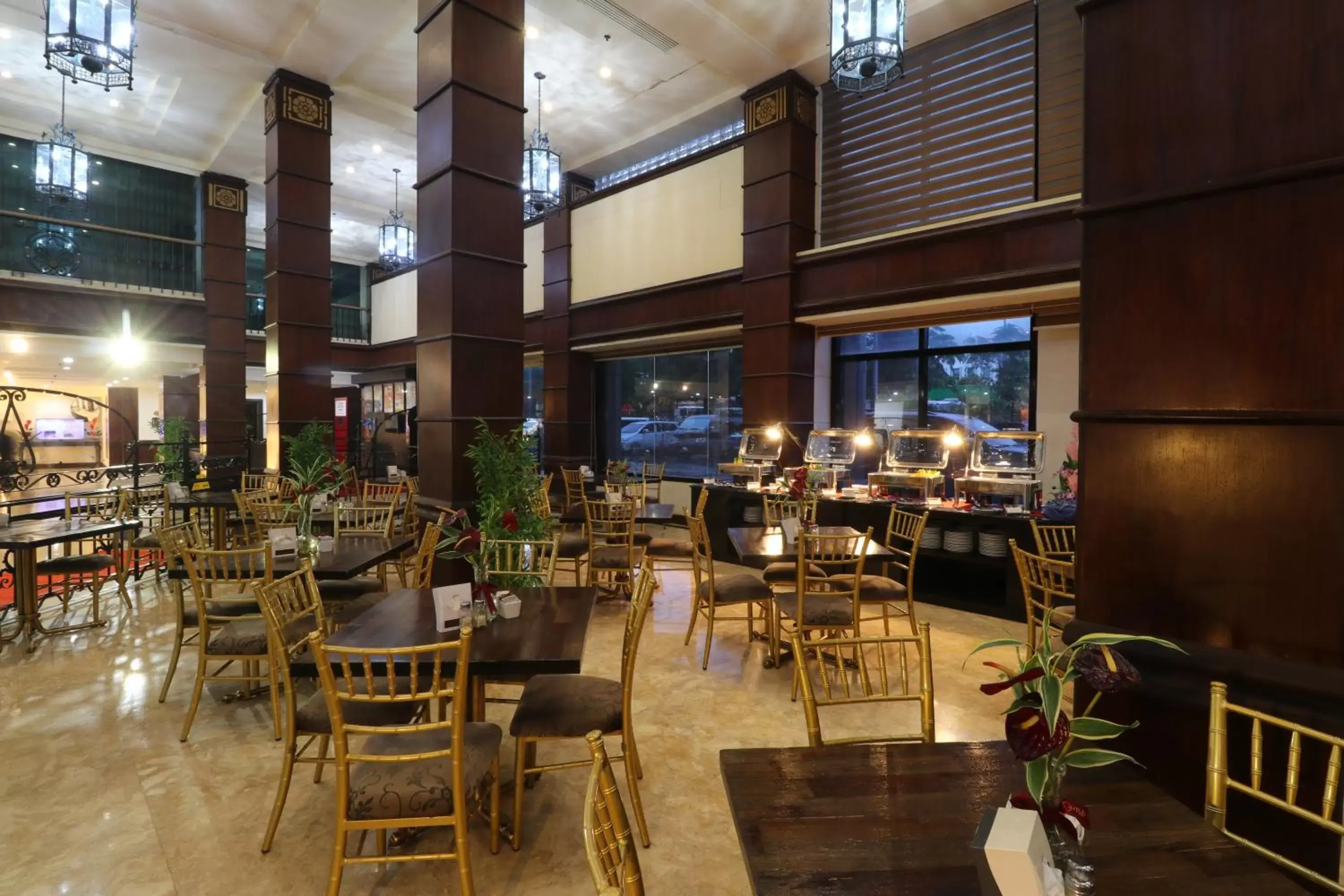 Restaurant/Places to Eat in Bayview Park Hotel