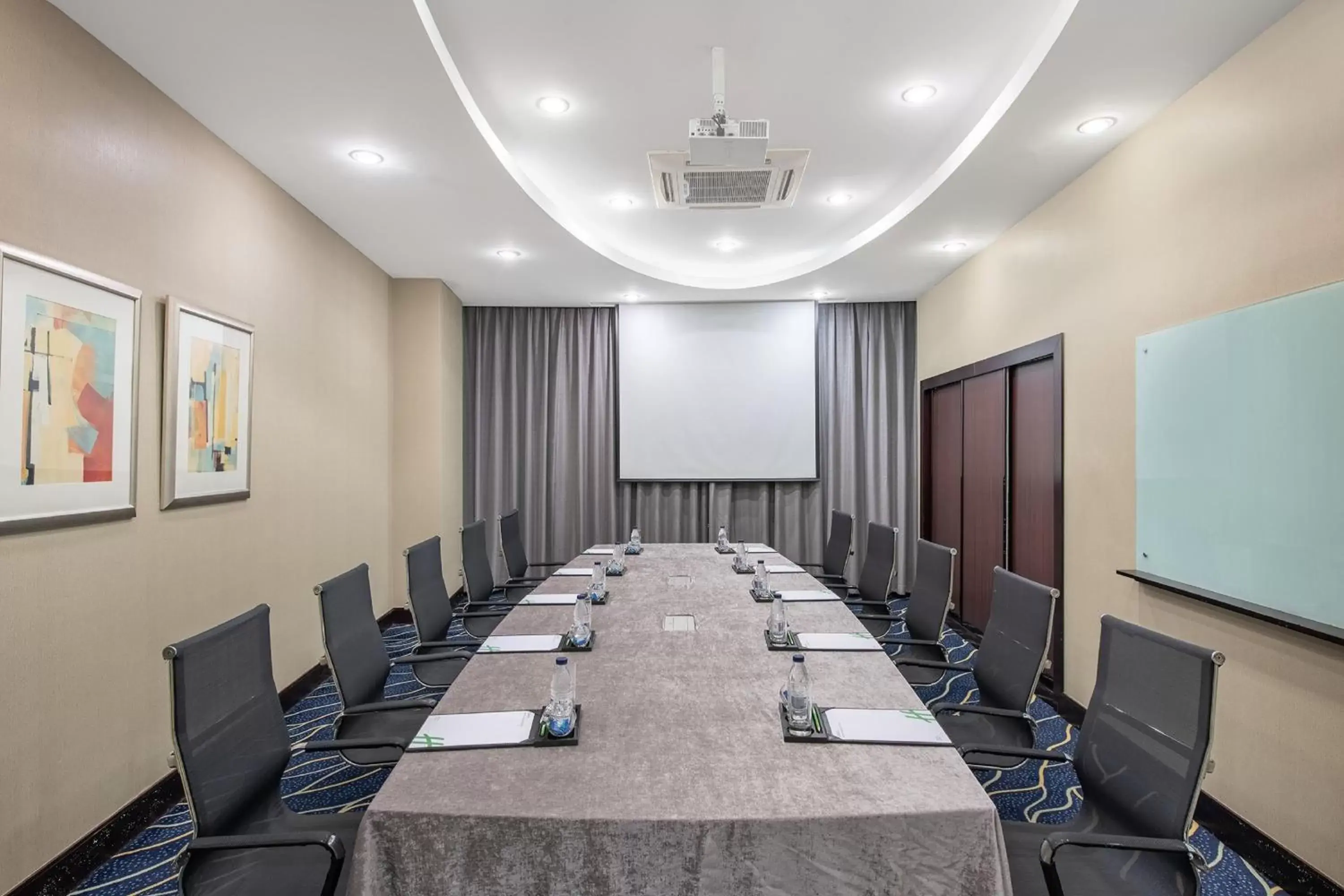 Meeting/conference room in Holiday Inn Beijing Chang An West, an IHG Hotel