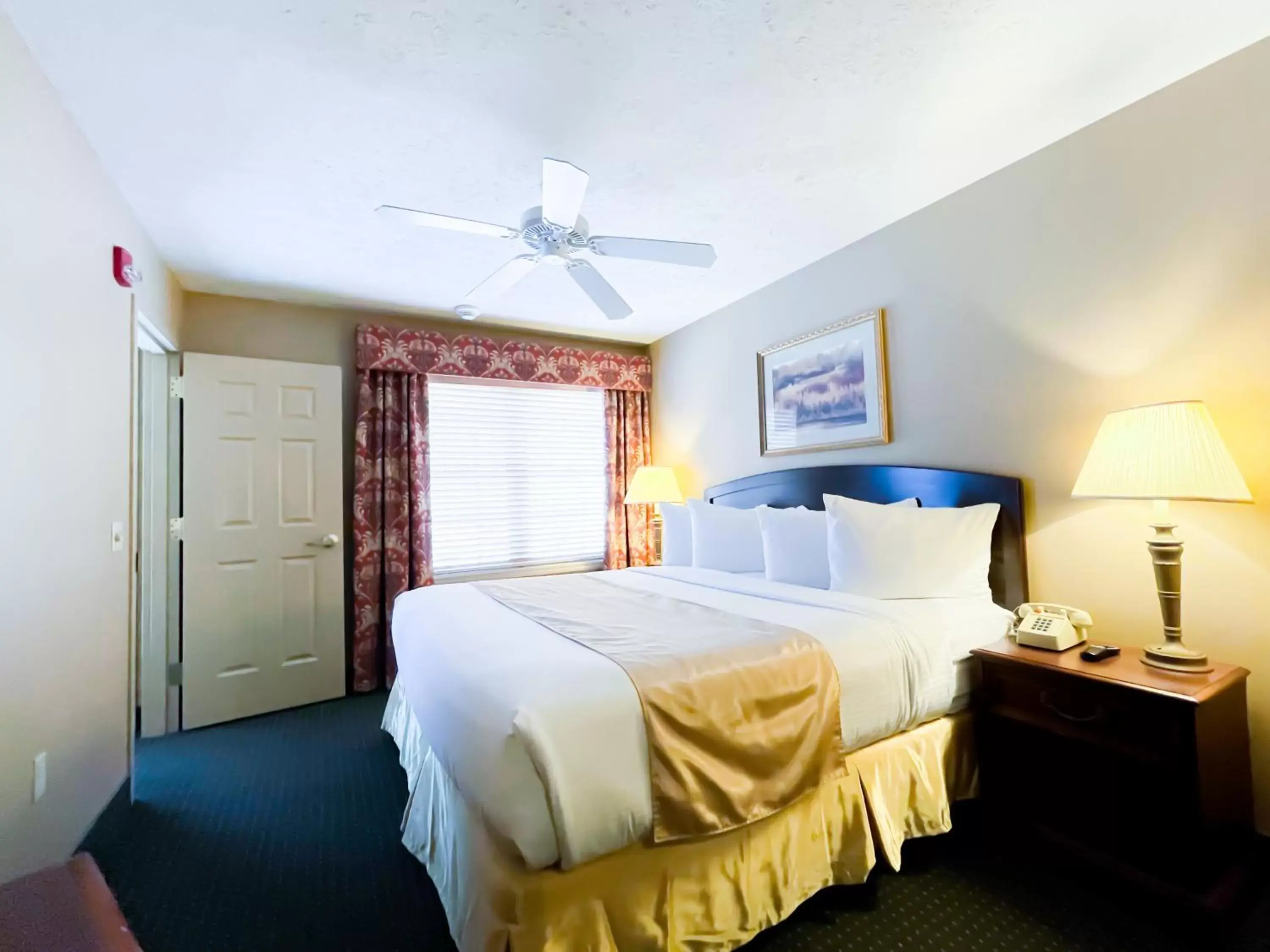 Bedroom, Bed in Split Rock Resort