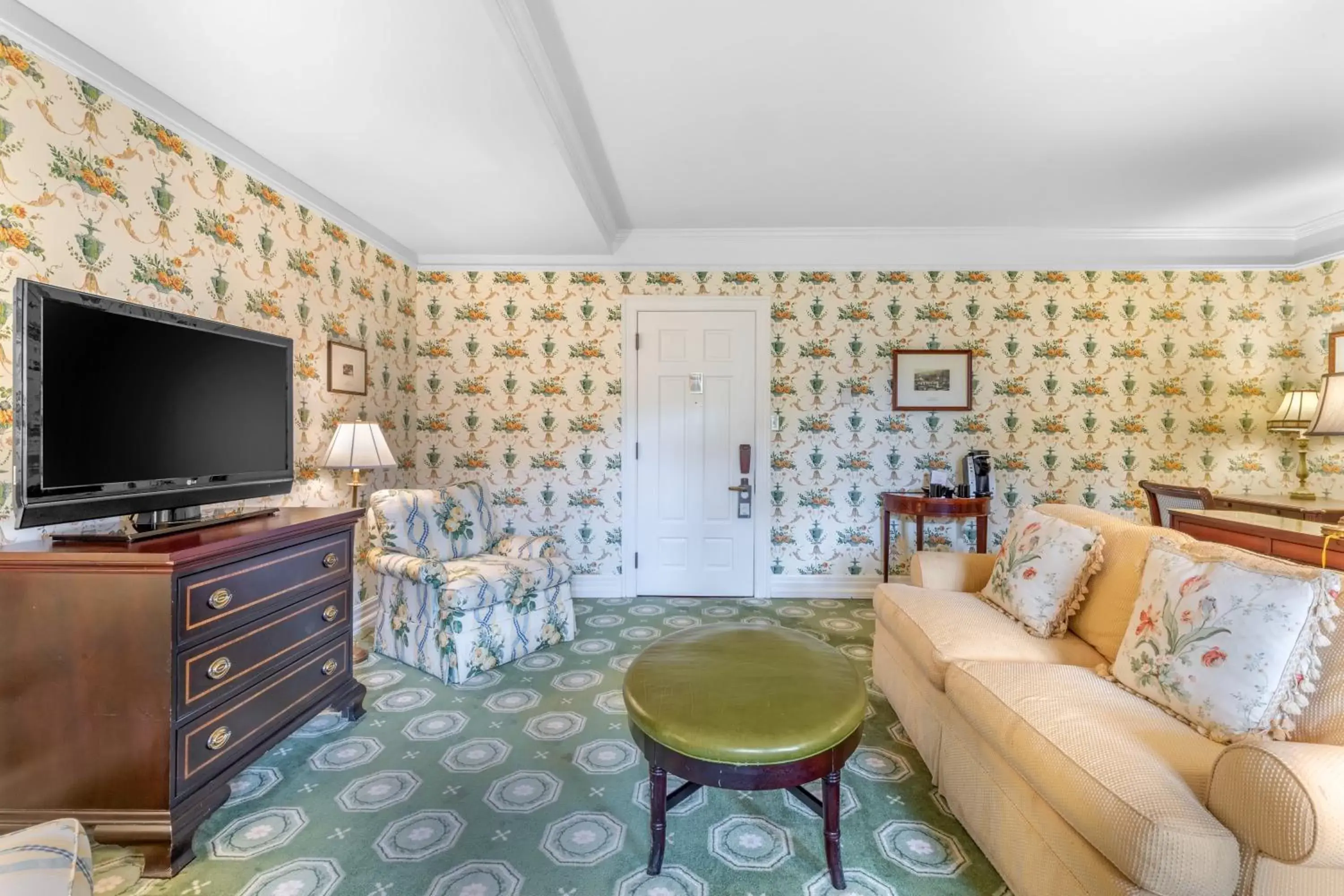 Bedroom, Seating Area in The Omni Homestead Resort
