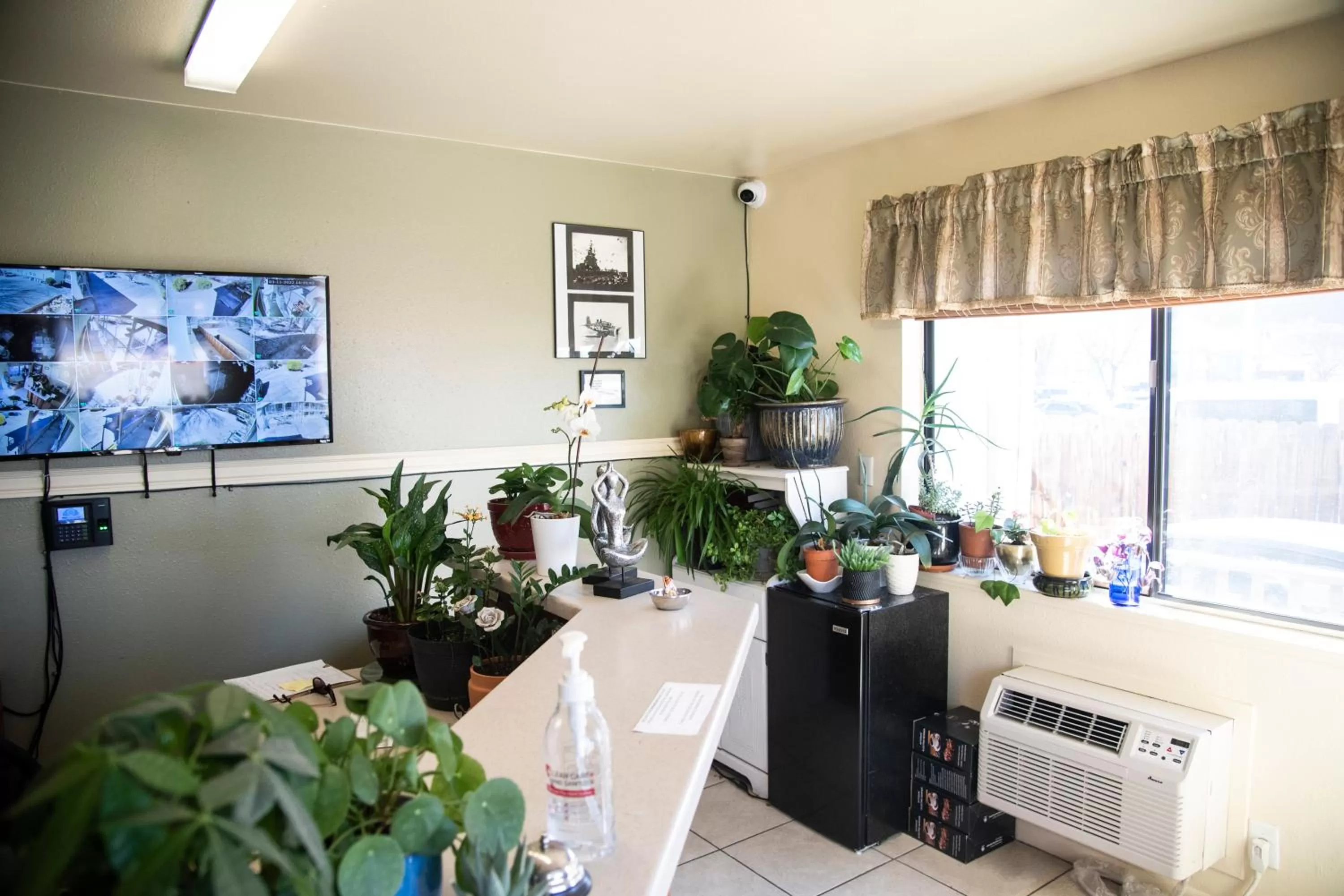 Property building in The Virginian Inn Moab Downtown