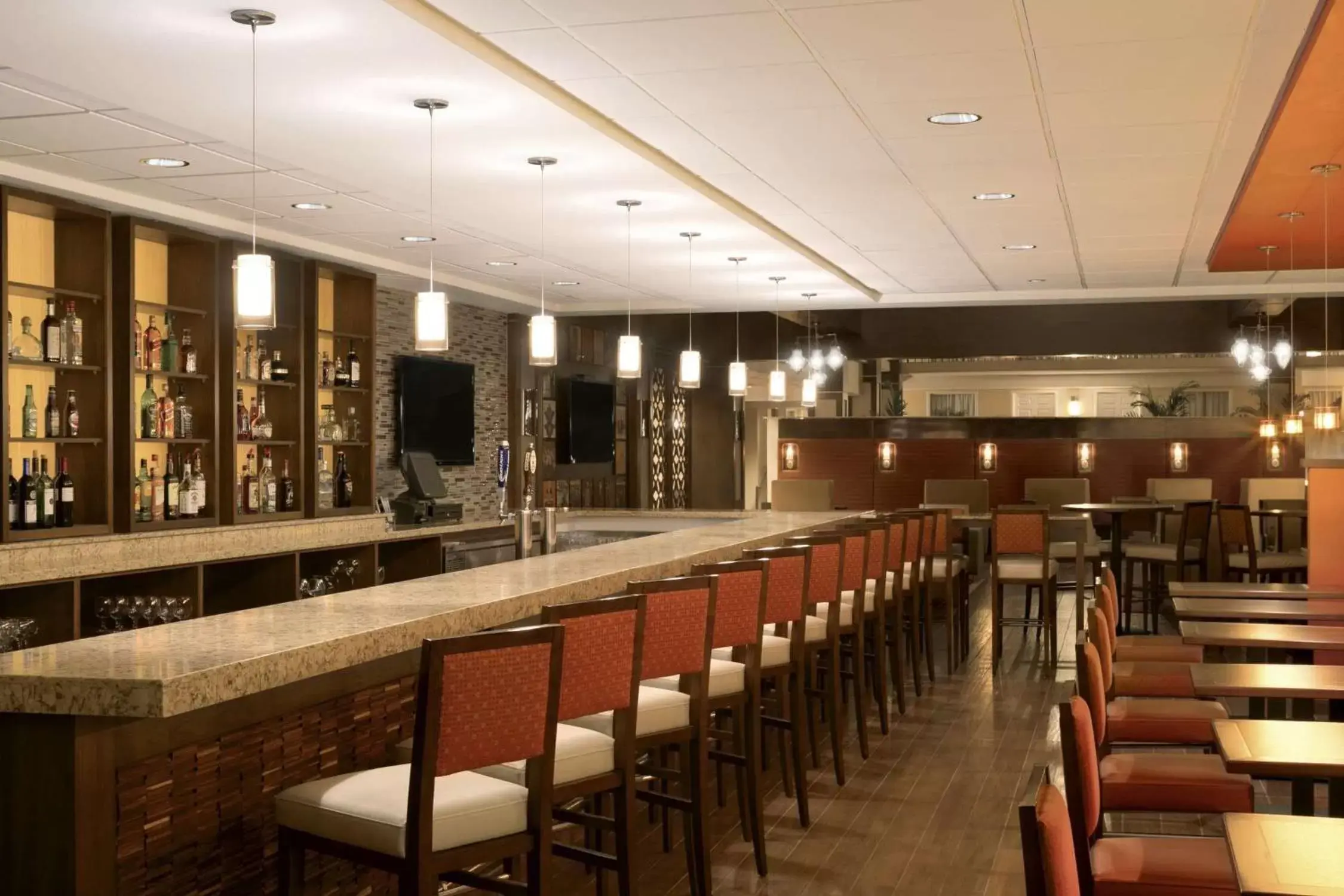 Restaurant/places to eat, Lounge/Bar in Embassy Suites Cleveland - Beachwood