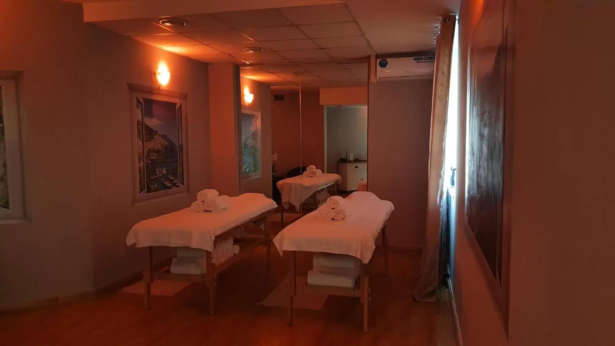 Massage in Hotel Centro Congressi Polo Nautico