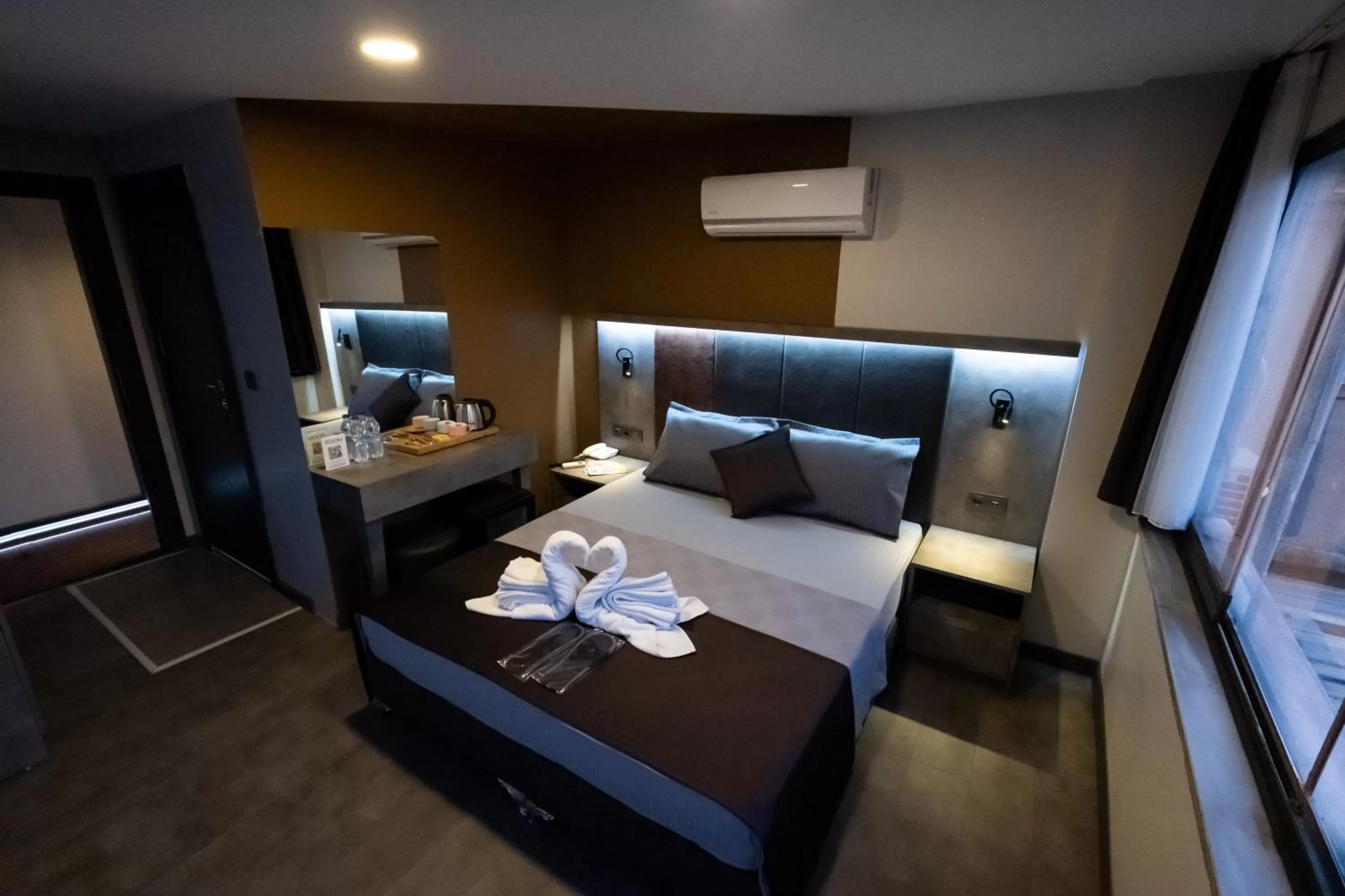 Bed in The Queen Hotel