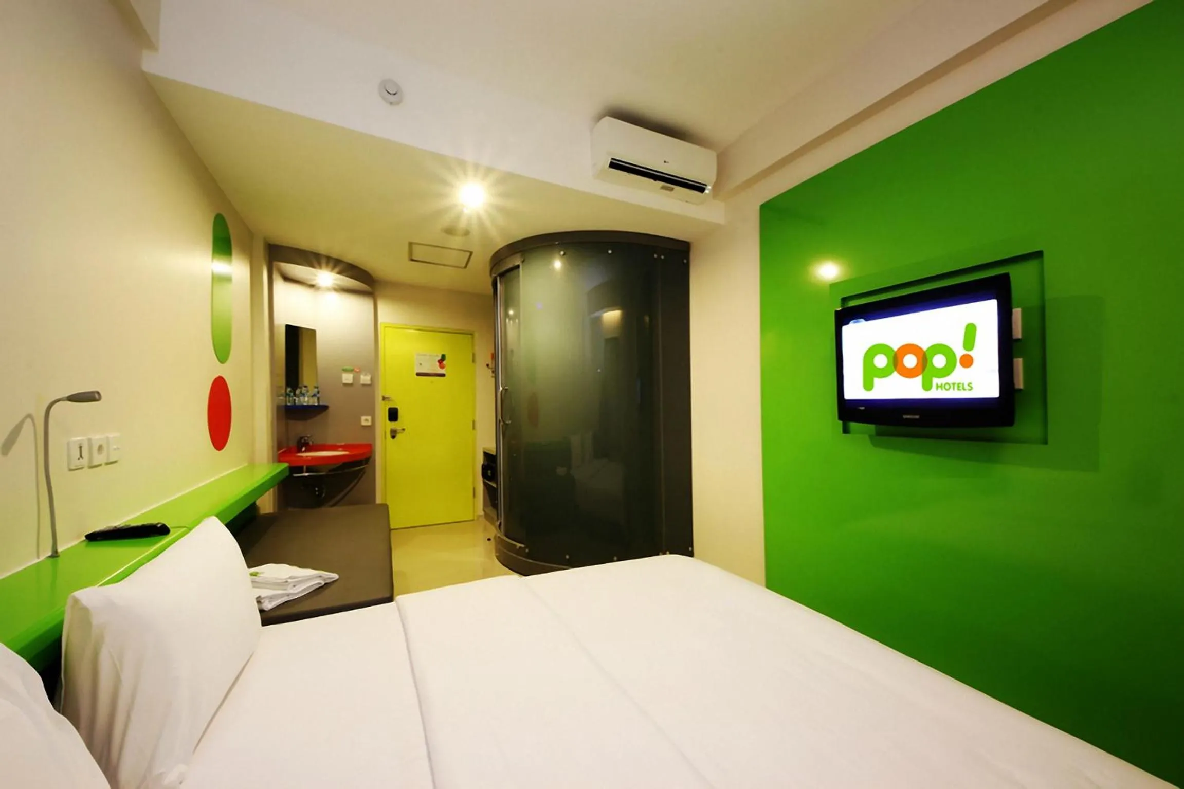 Bedroom, Bed in POP! Hotel Airport Jakarta