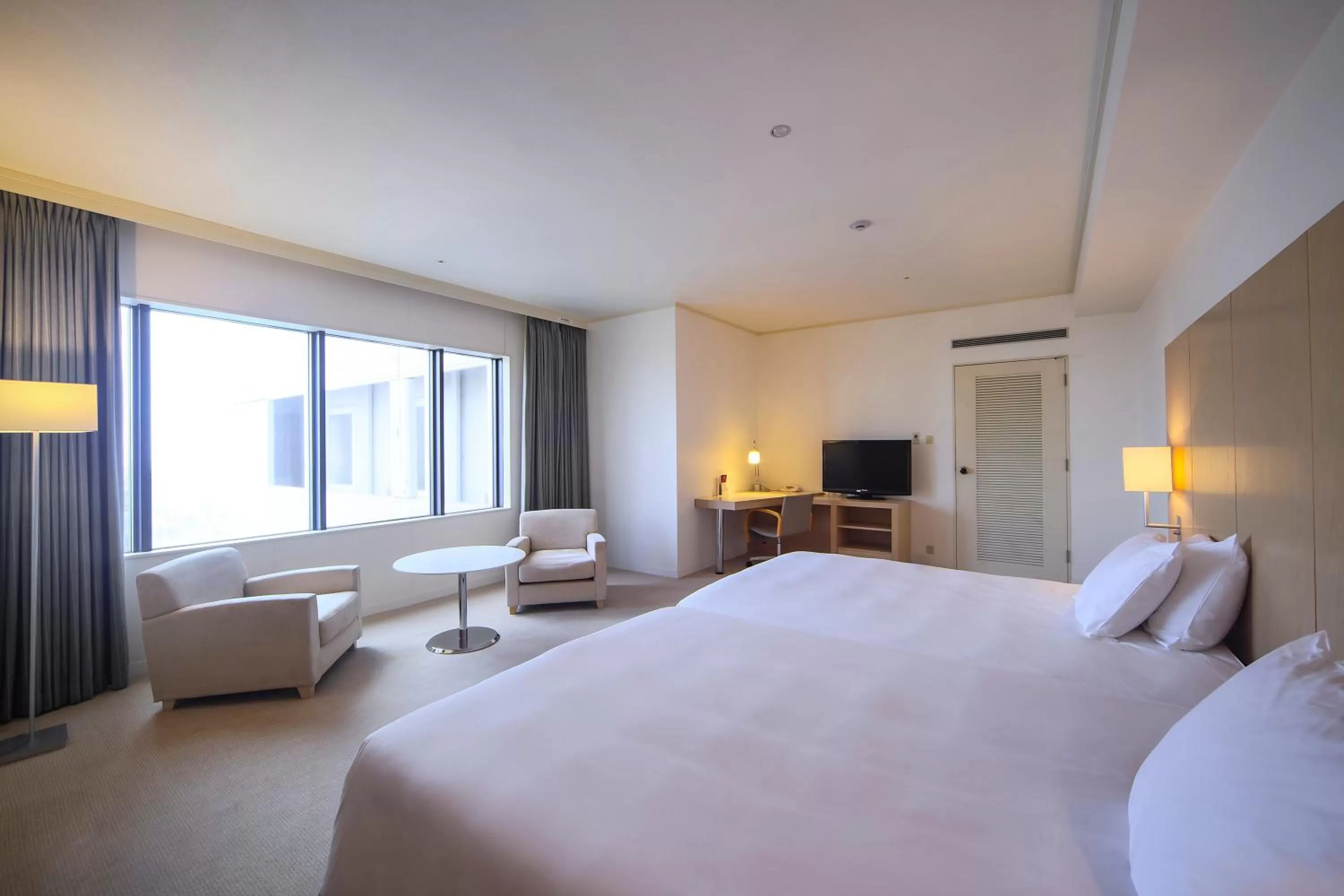 Bedroom, Bed in ANA Crowne Plaza Kobe by IHG