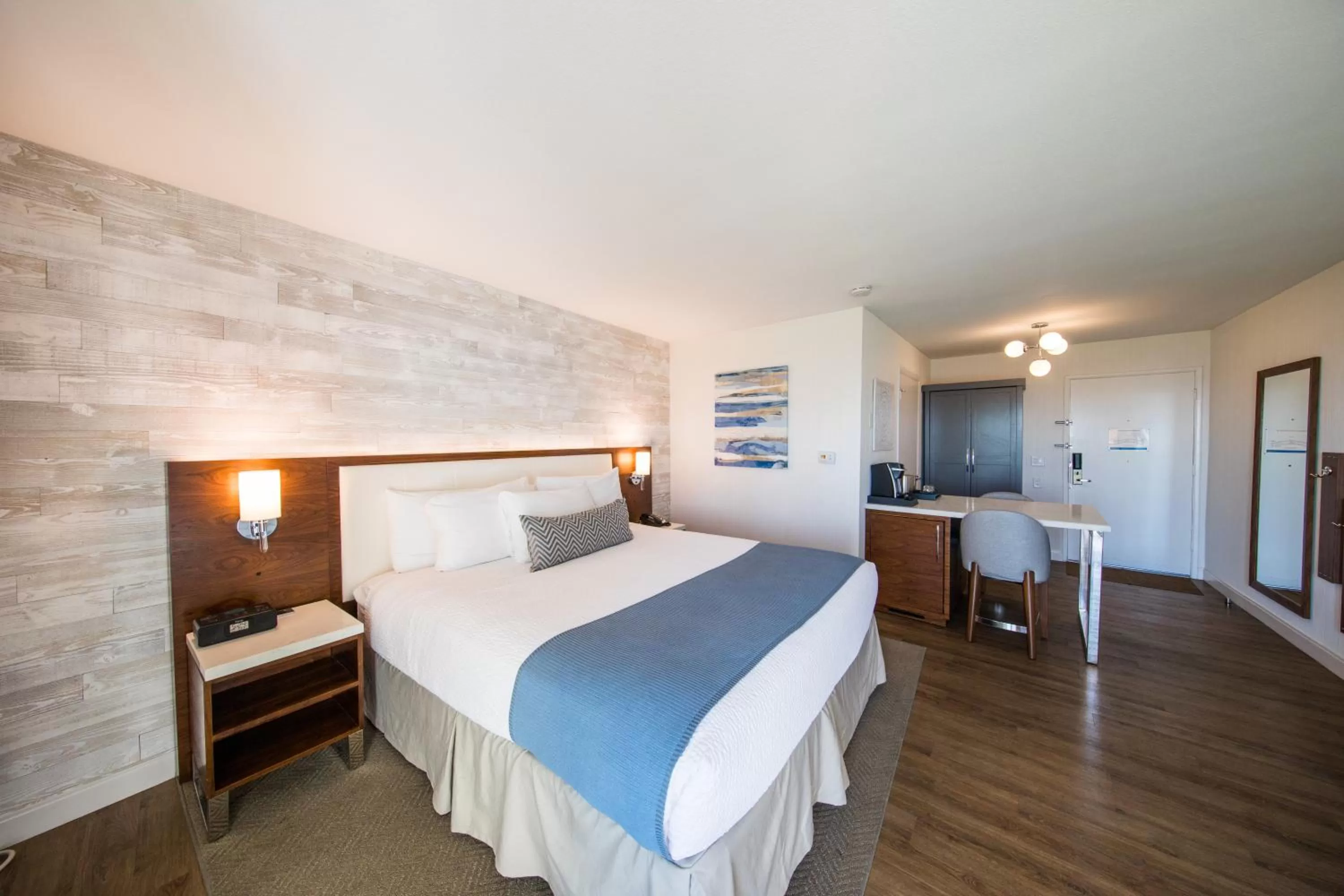 Photo of the whole room, Bed in SeaCrest Oceanfront Hotel