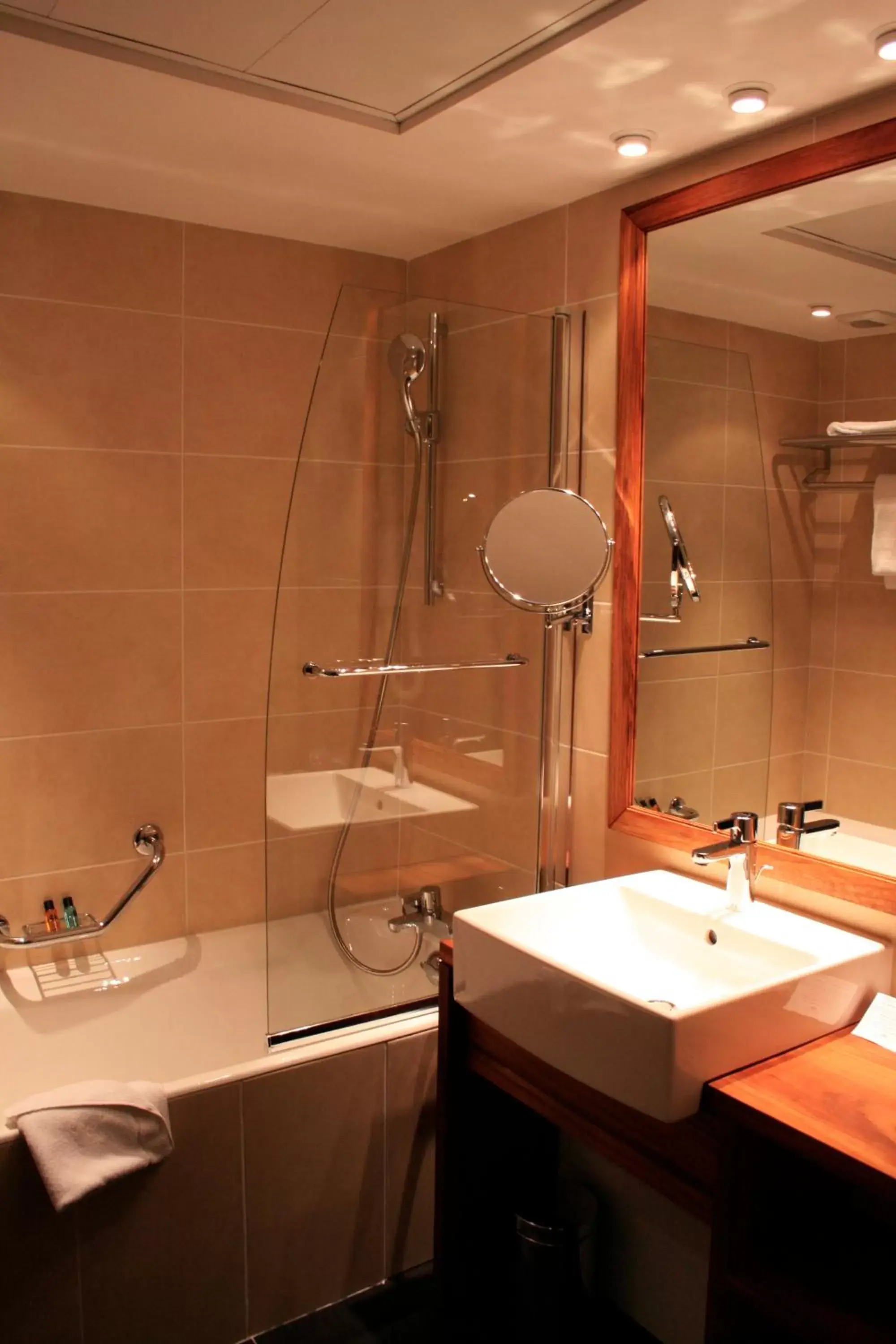 Shower, Bathroom in Abbaye des Capucins Spa & Resort