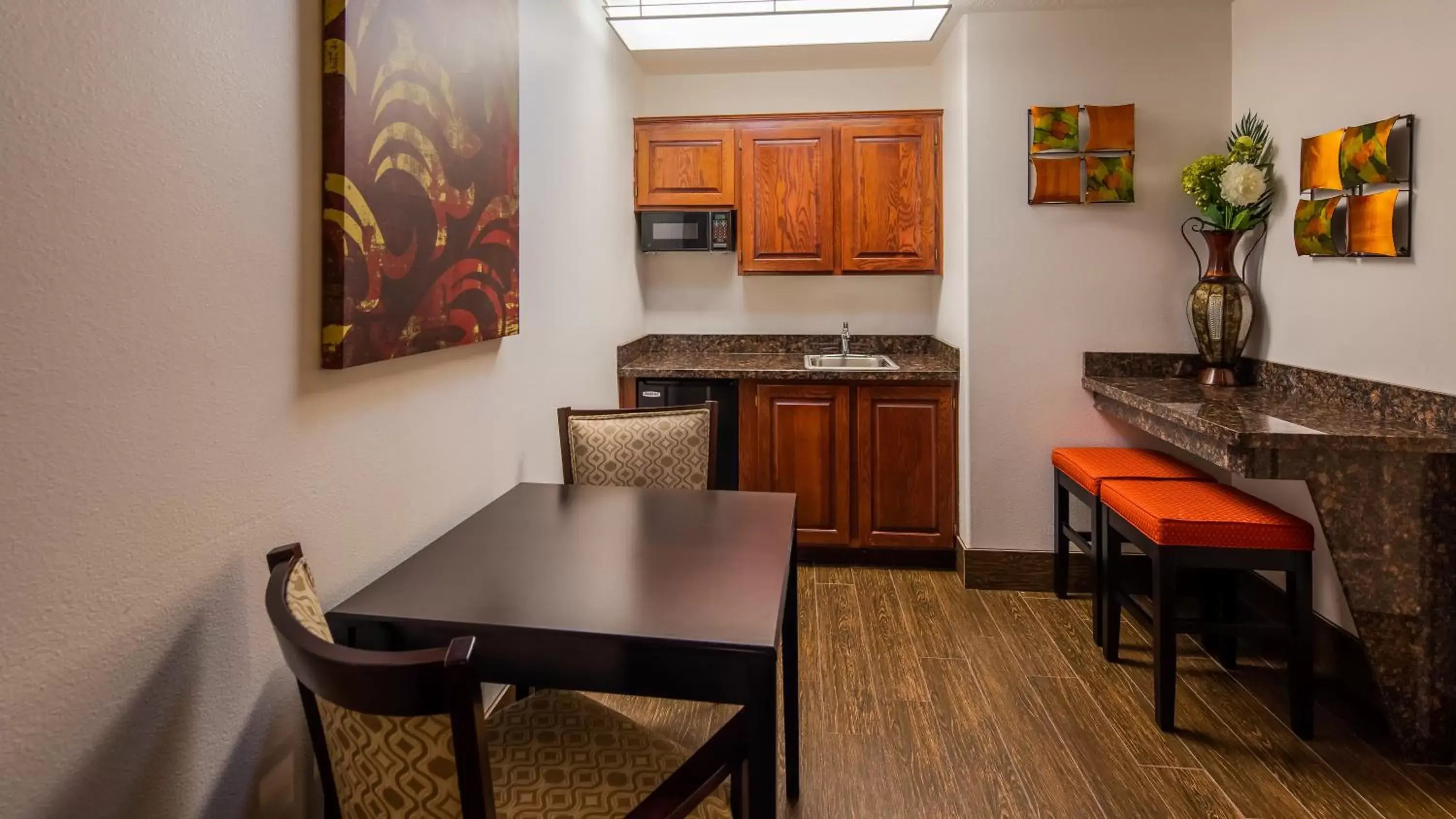 Bedroom, Dining Area in Best Western Mesquite Inn