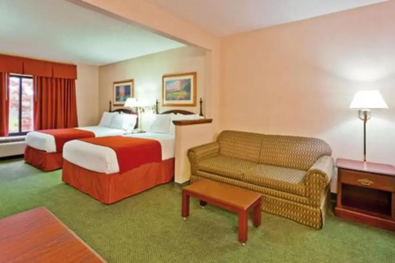 Bed in Auburn Place Hotel & Suites Paducah
