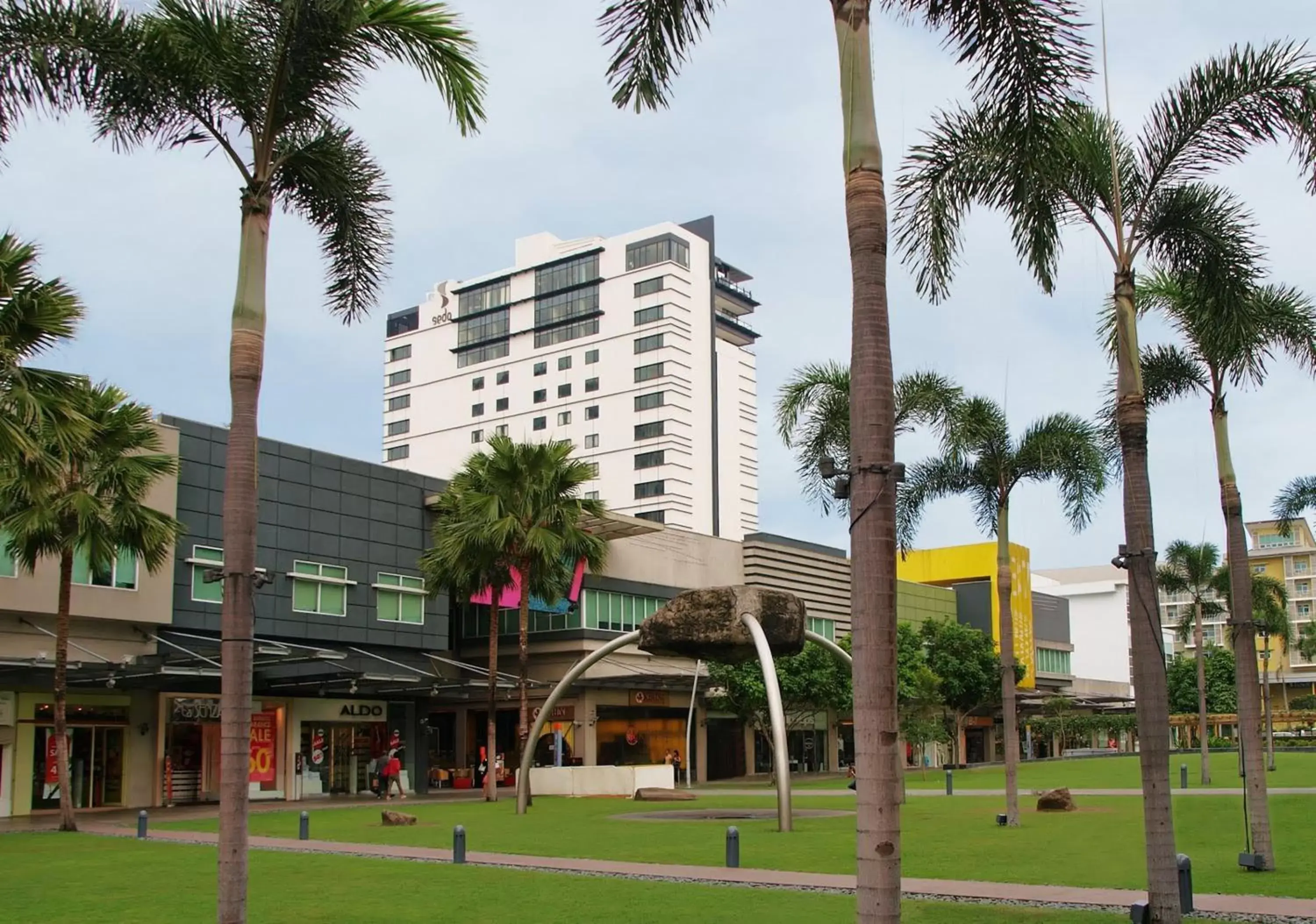 Facade/entrance, Property Building in Seda Bonifacio Global City