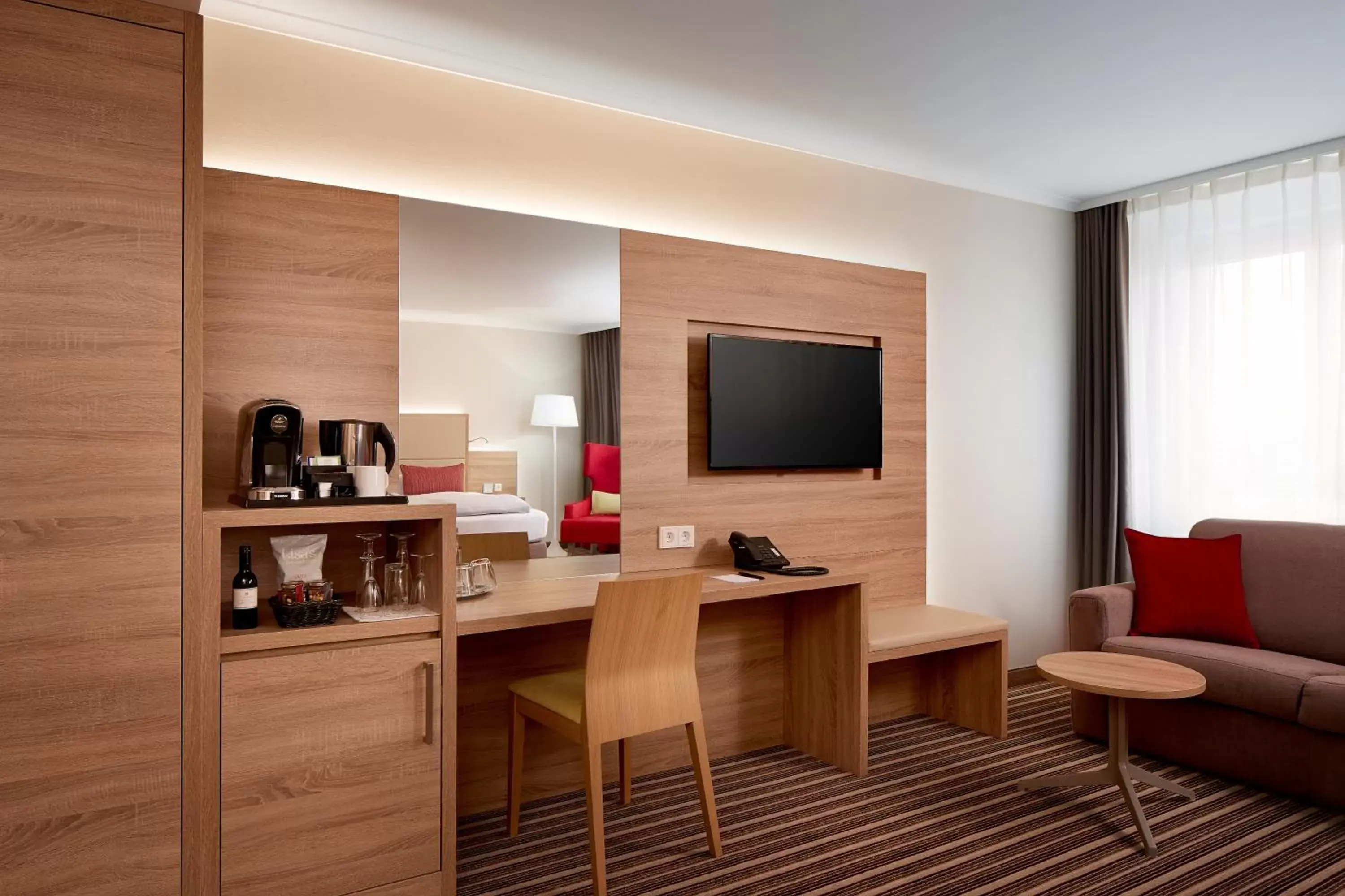 TV and multimedia, TV/Entertainment Center in Hyperion Hotel Berlin
