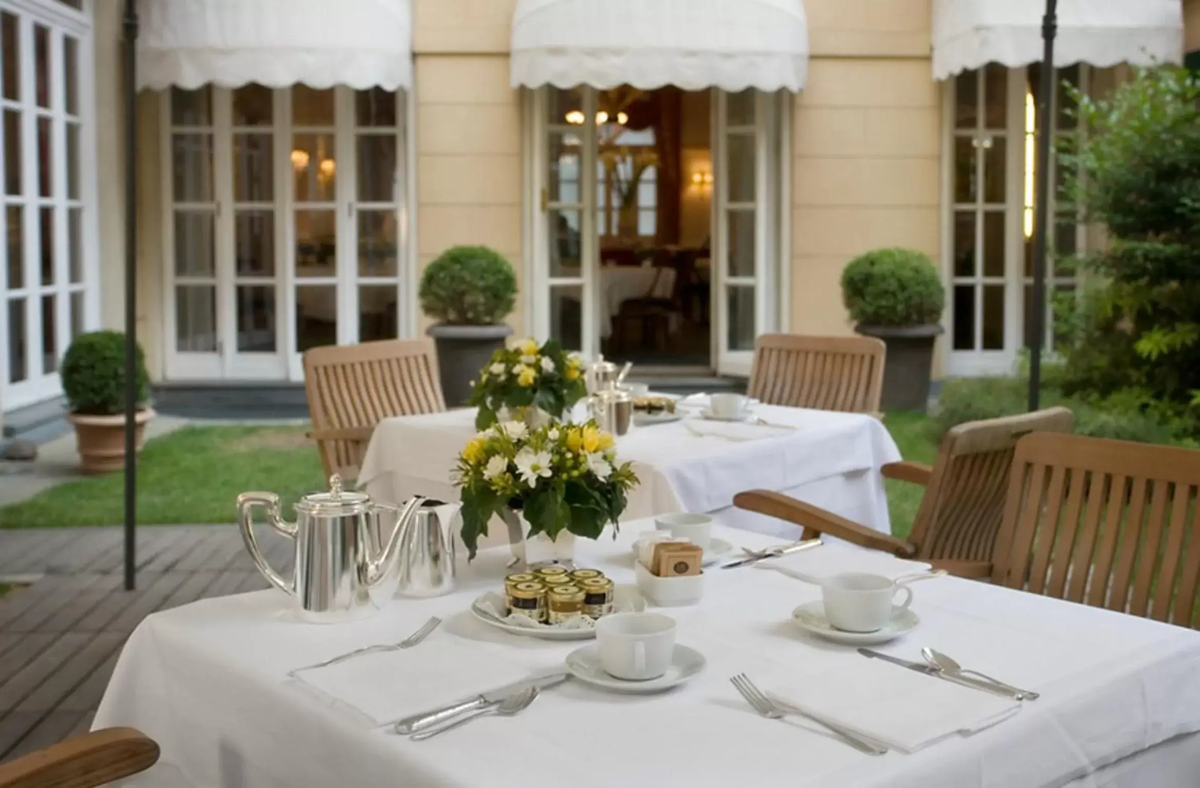 Garden, Restaurant/Places to Eat in Grand Hotel Sitea