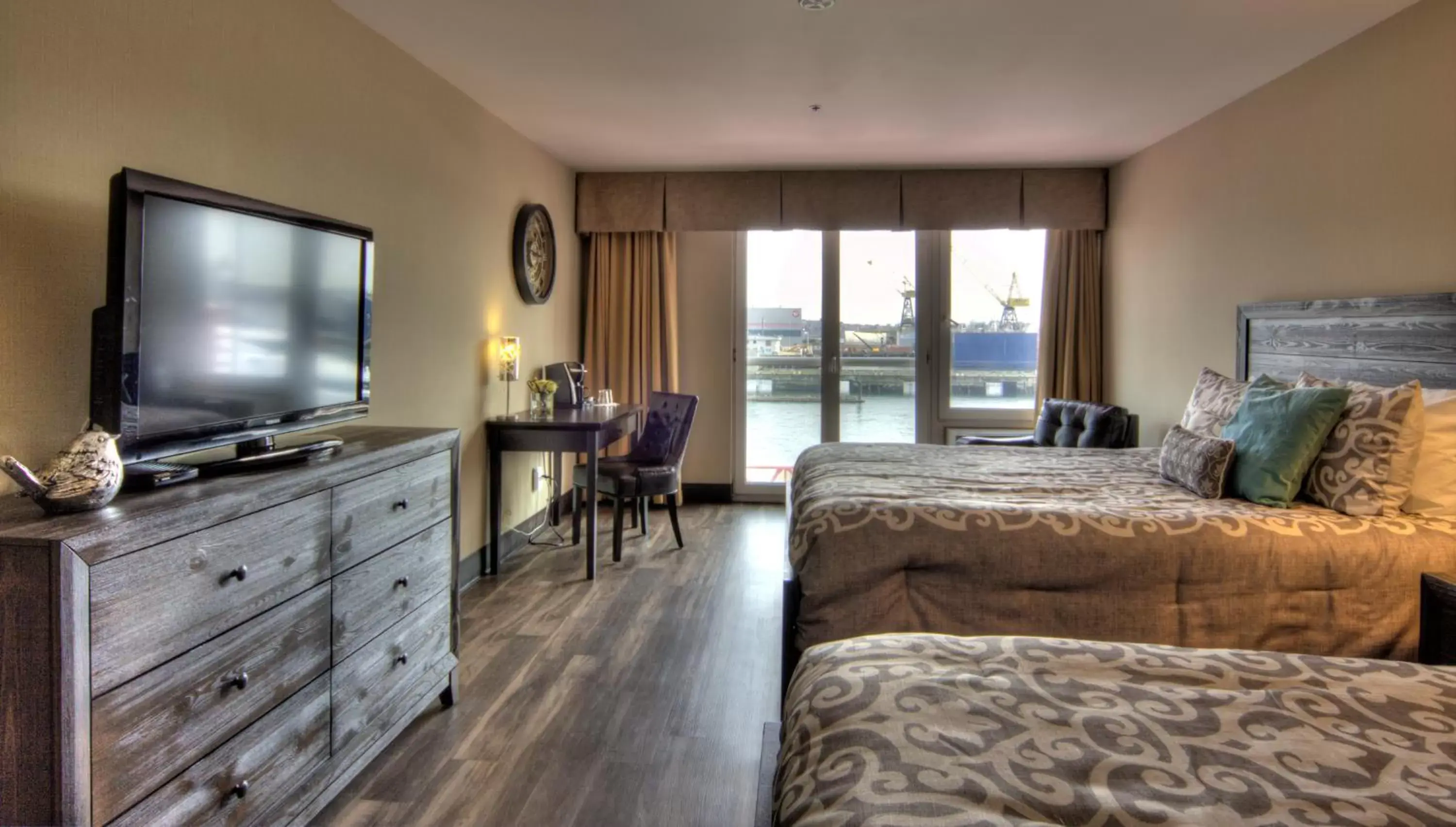 Bedroom in The Lonsdale Quay Hotel