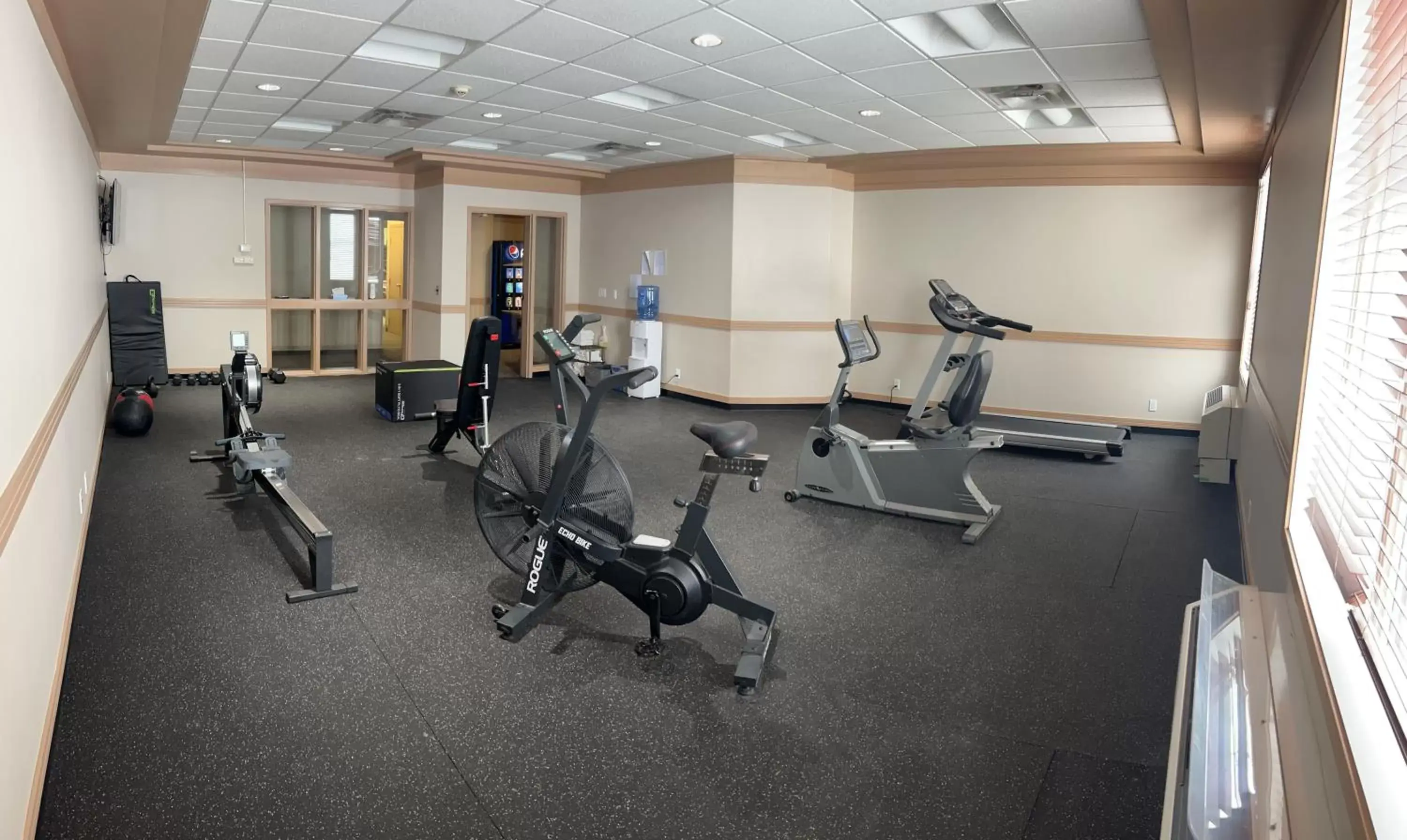 Fitness centre/facilities in Ramada by Wyndham Estevan Fitness centre/facilities in Ramada by Wyndham Estevan