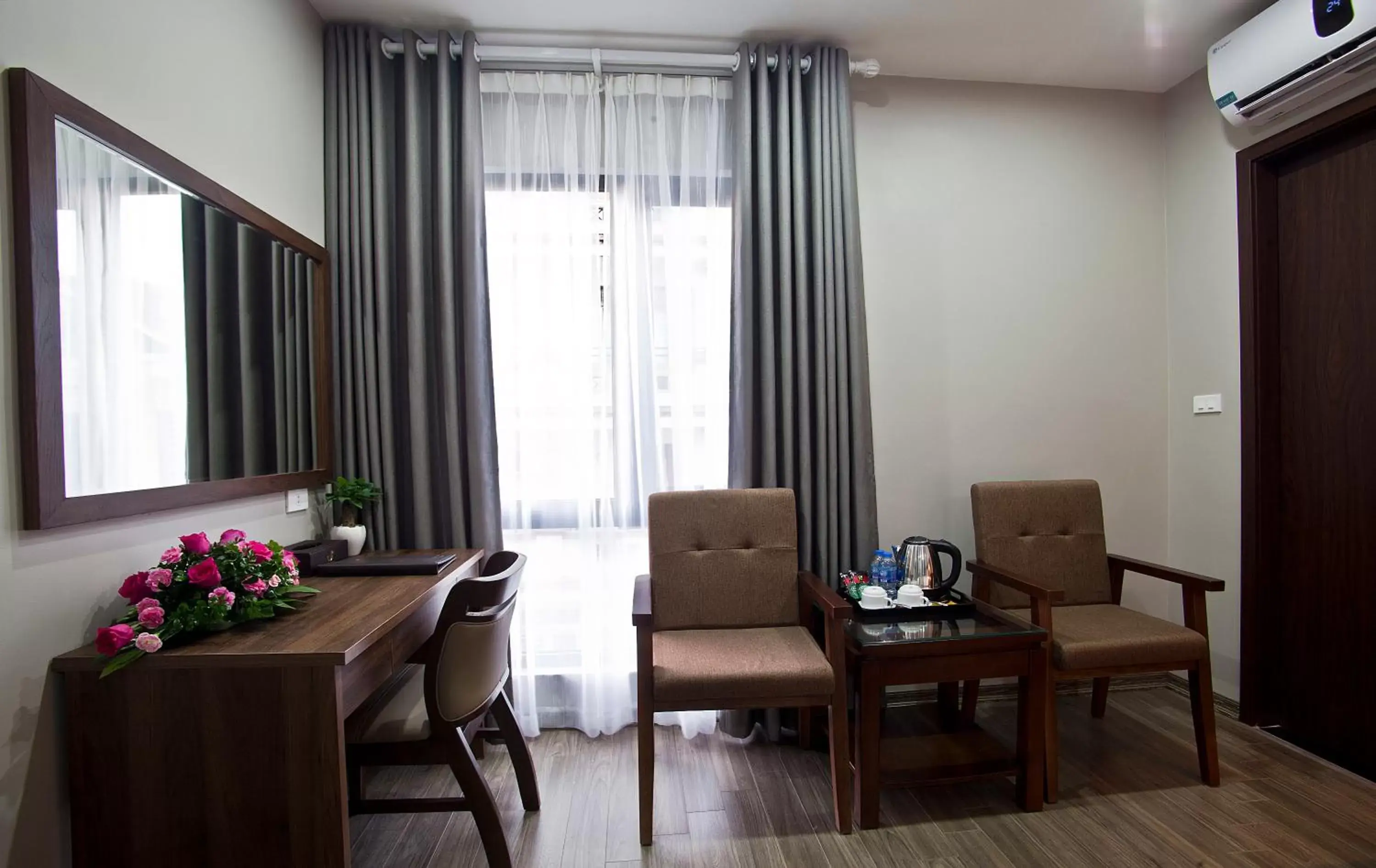 Bathroom, Seating Area in Victor Hanoi Hotel