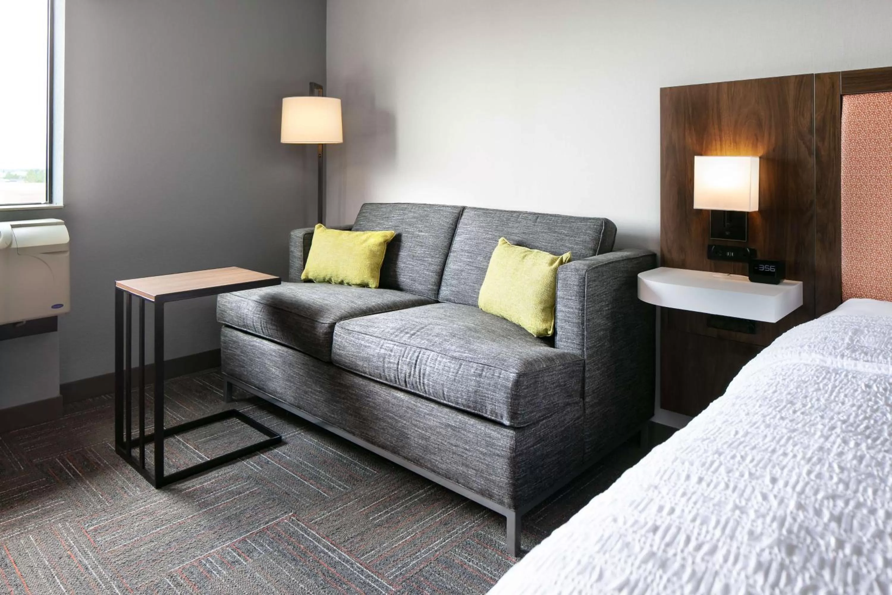 Living room, Bed in Hampton Inn & Suites West Bend