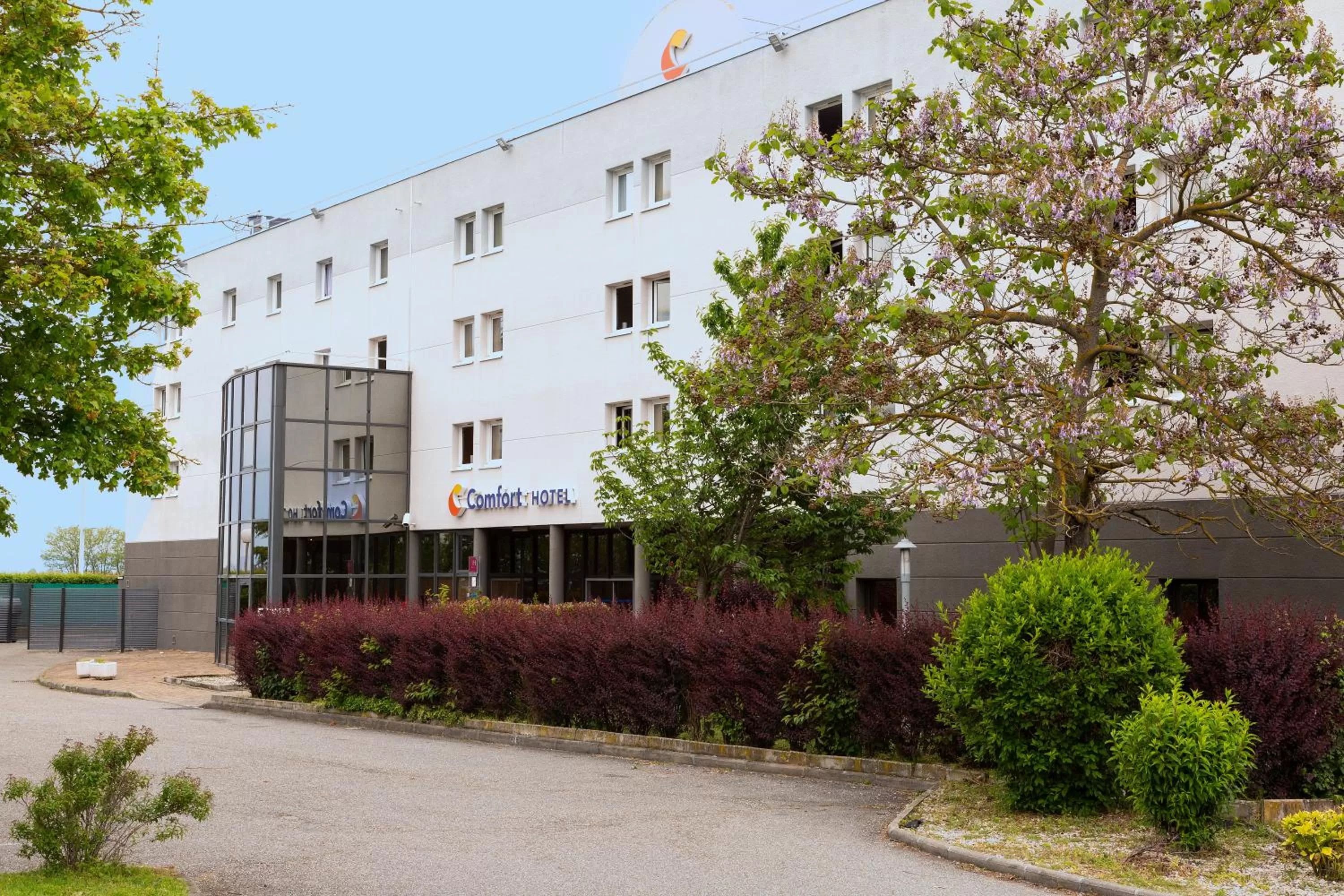 Property building in Comfort Hotel Aeroport Lyon St Exupery
