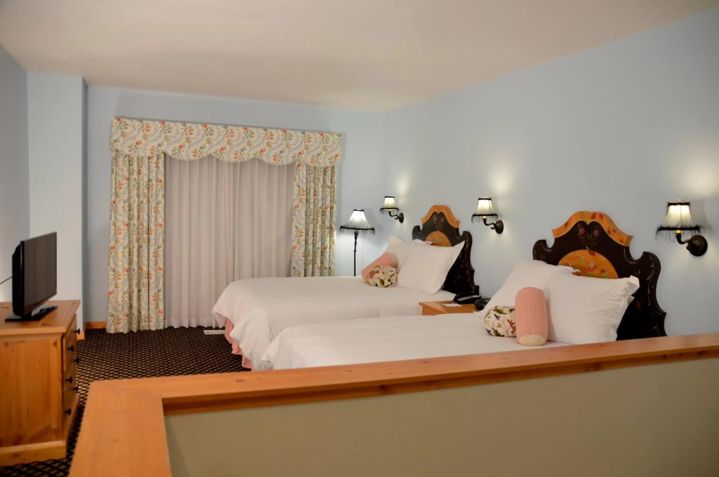 Mountain Grand Lodge One Bedroom Two Queen Suite in Boyne Mountain