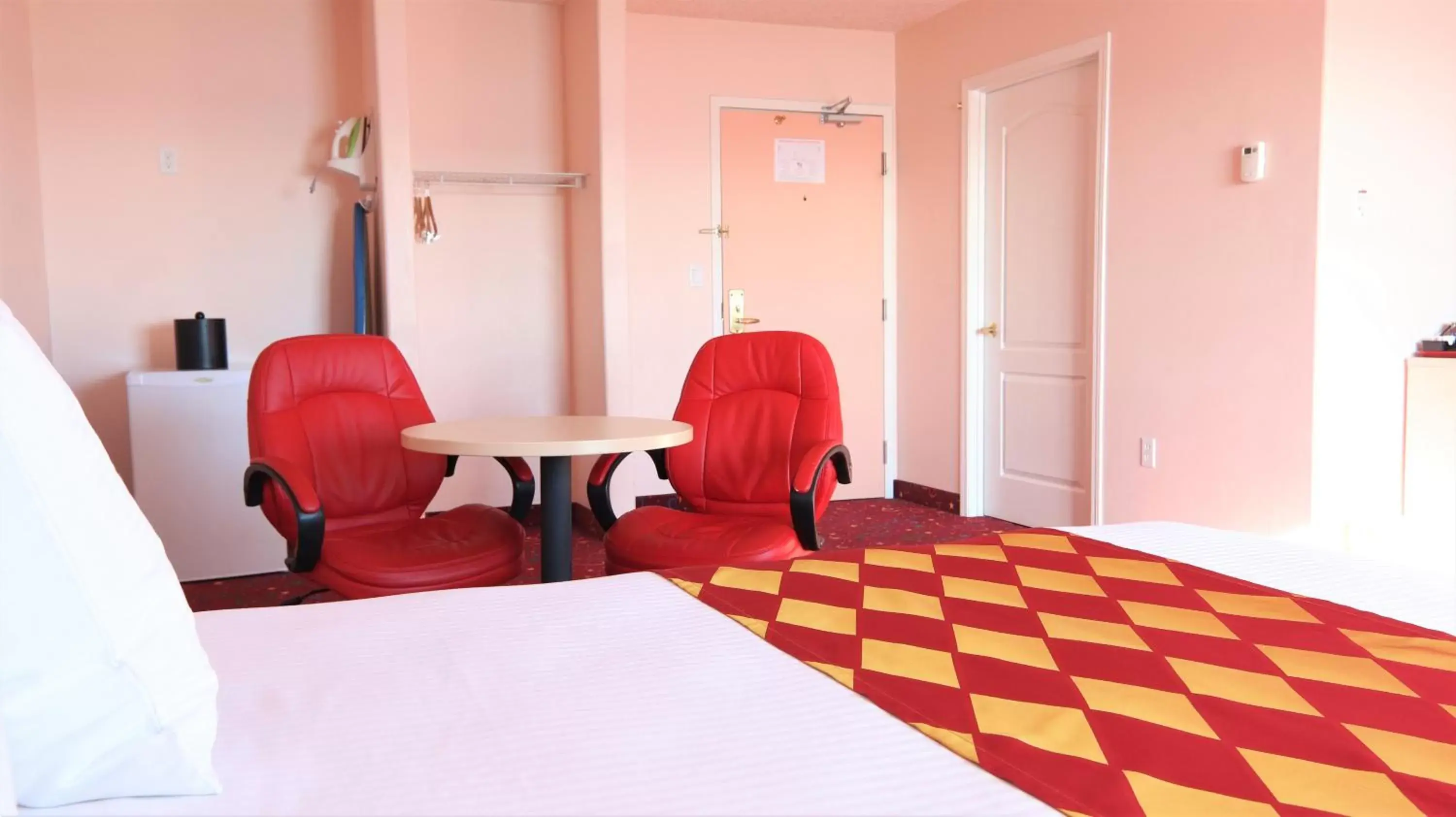 Bed in Crystal Star Inn Edmonton Airport with free shuttle to and from Airport