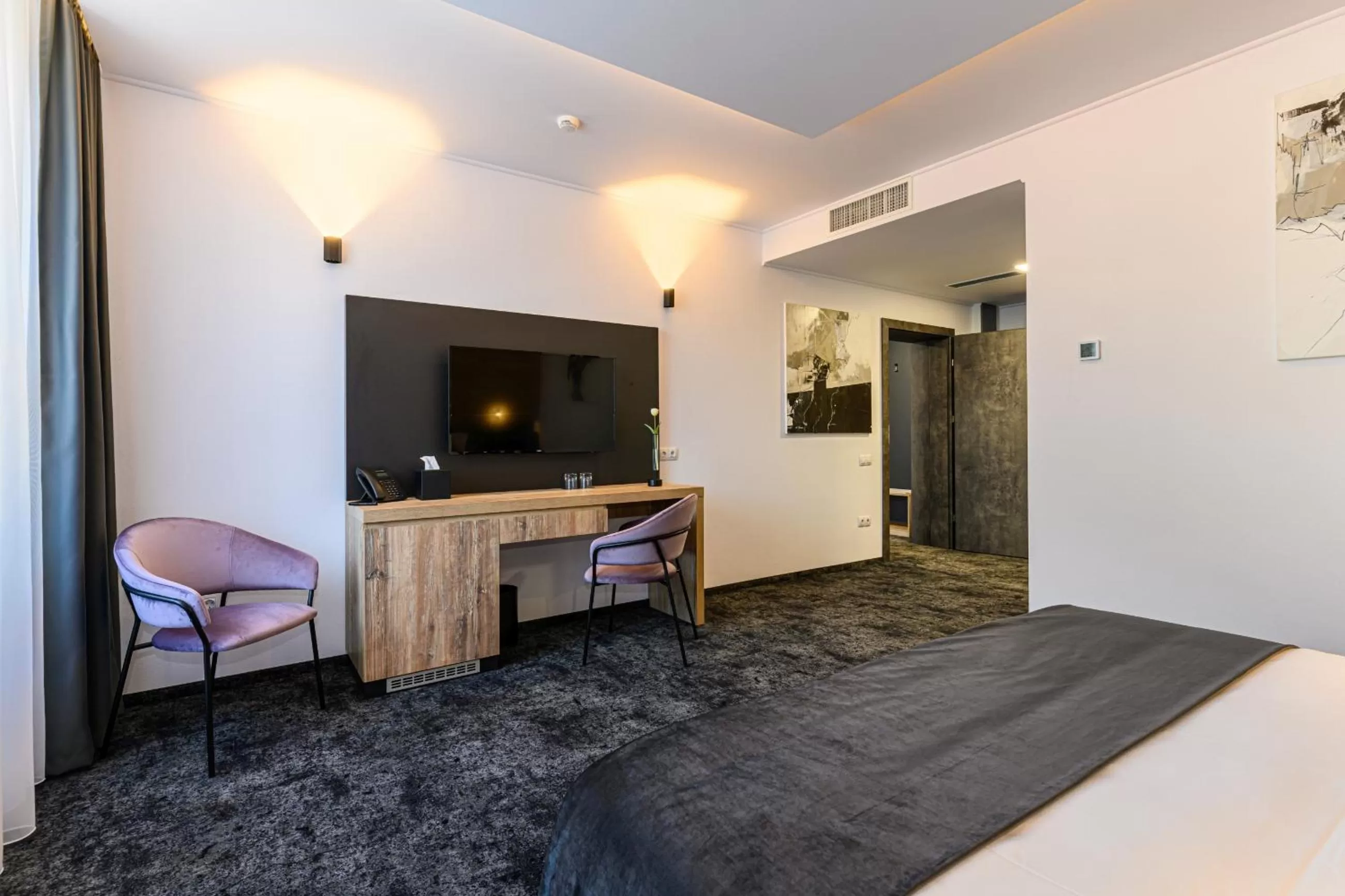 TV and multimedia in B THE HOTEL