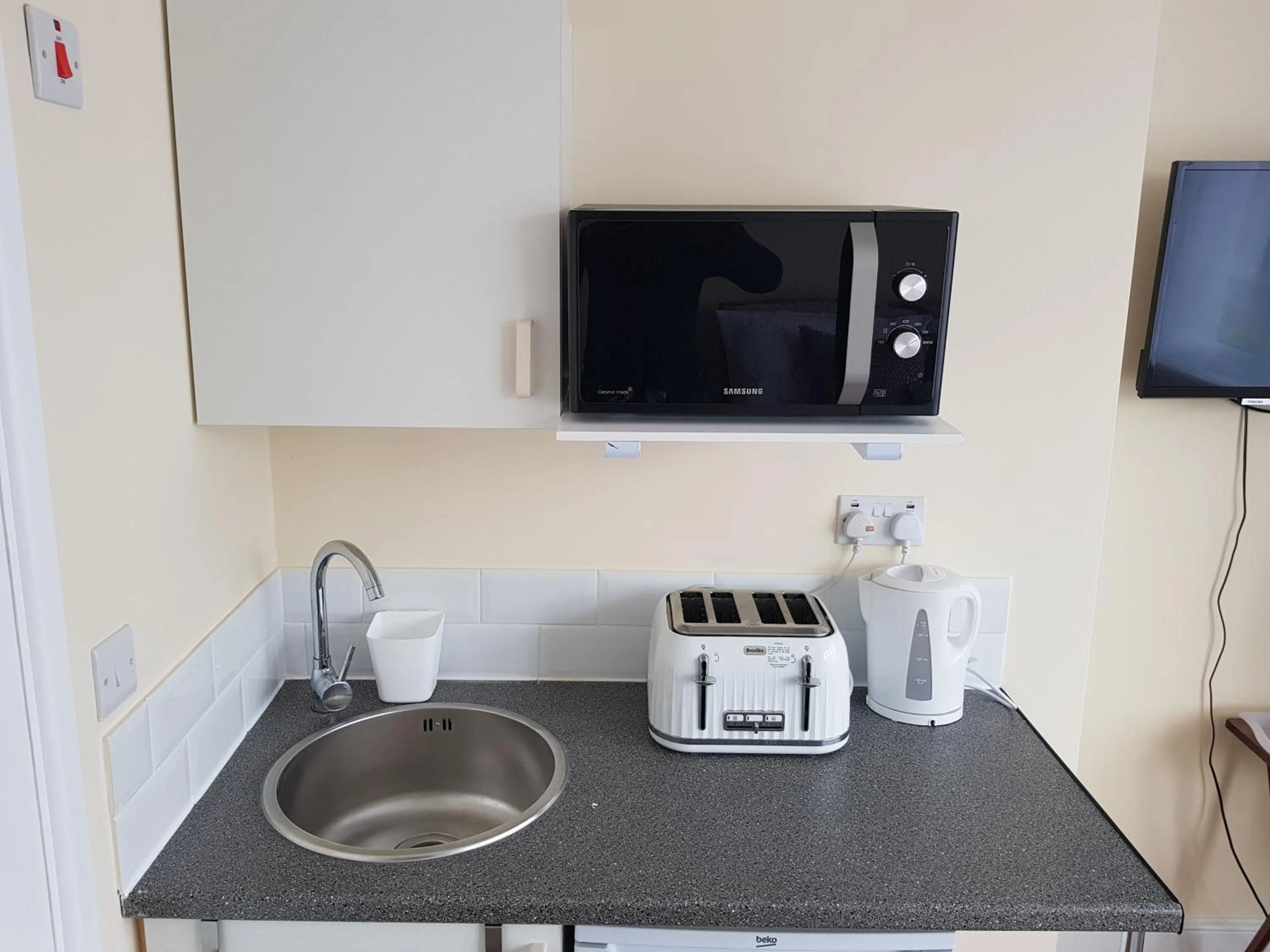 Kitchen or kitchenette in Kathleen House Plus