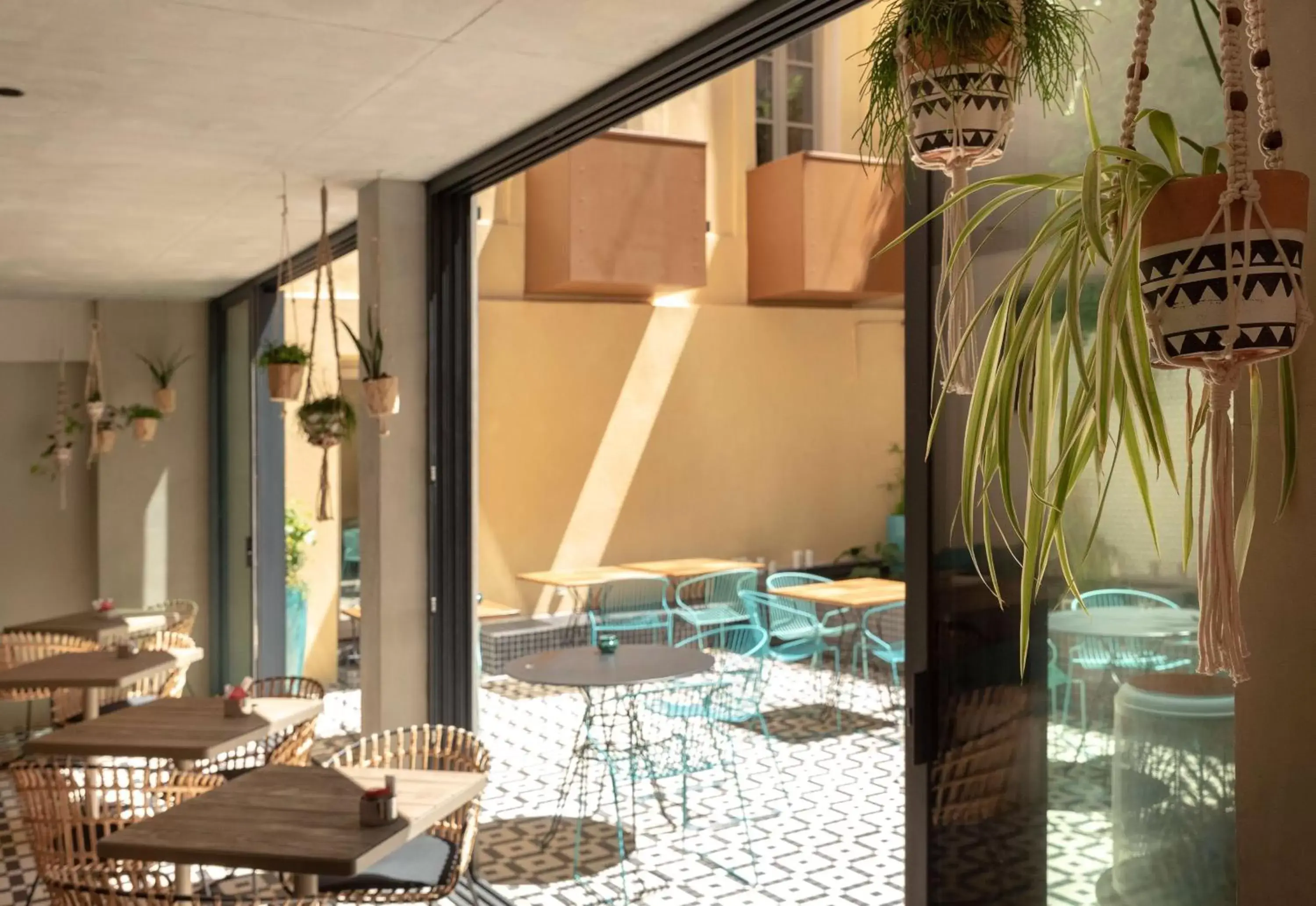 Property building, Restaurant/Places to Eat in Best Western Plus Hôtel La Joliette