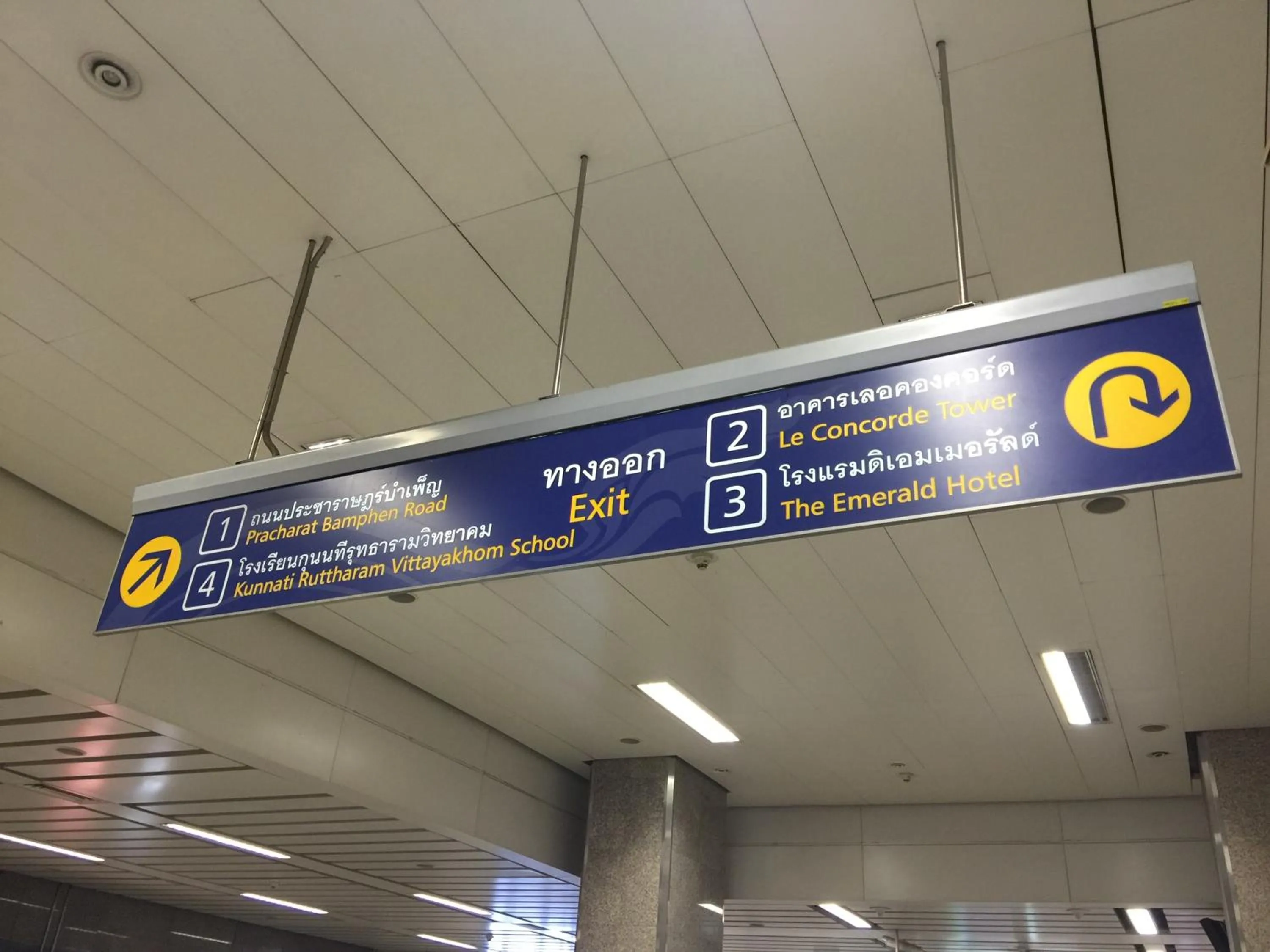 Property building in Napaville Huai Khwang