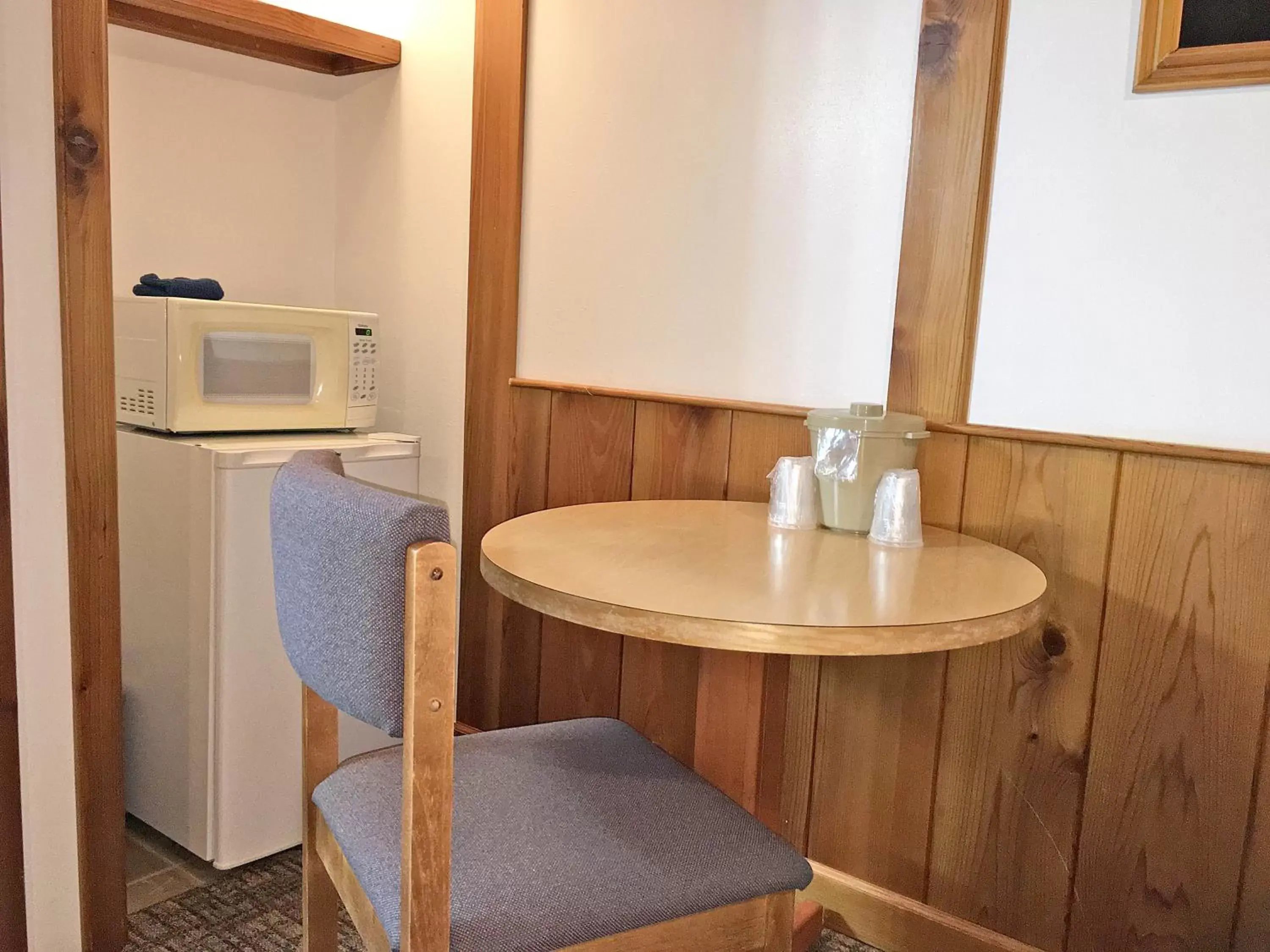 Bathroom in Park Motel and Cabins