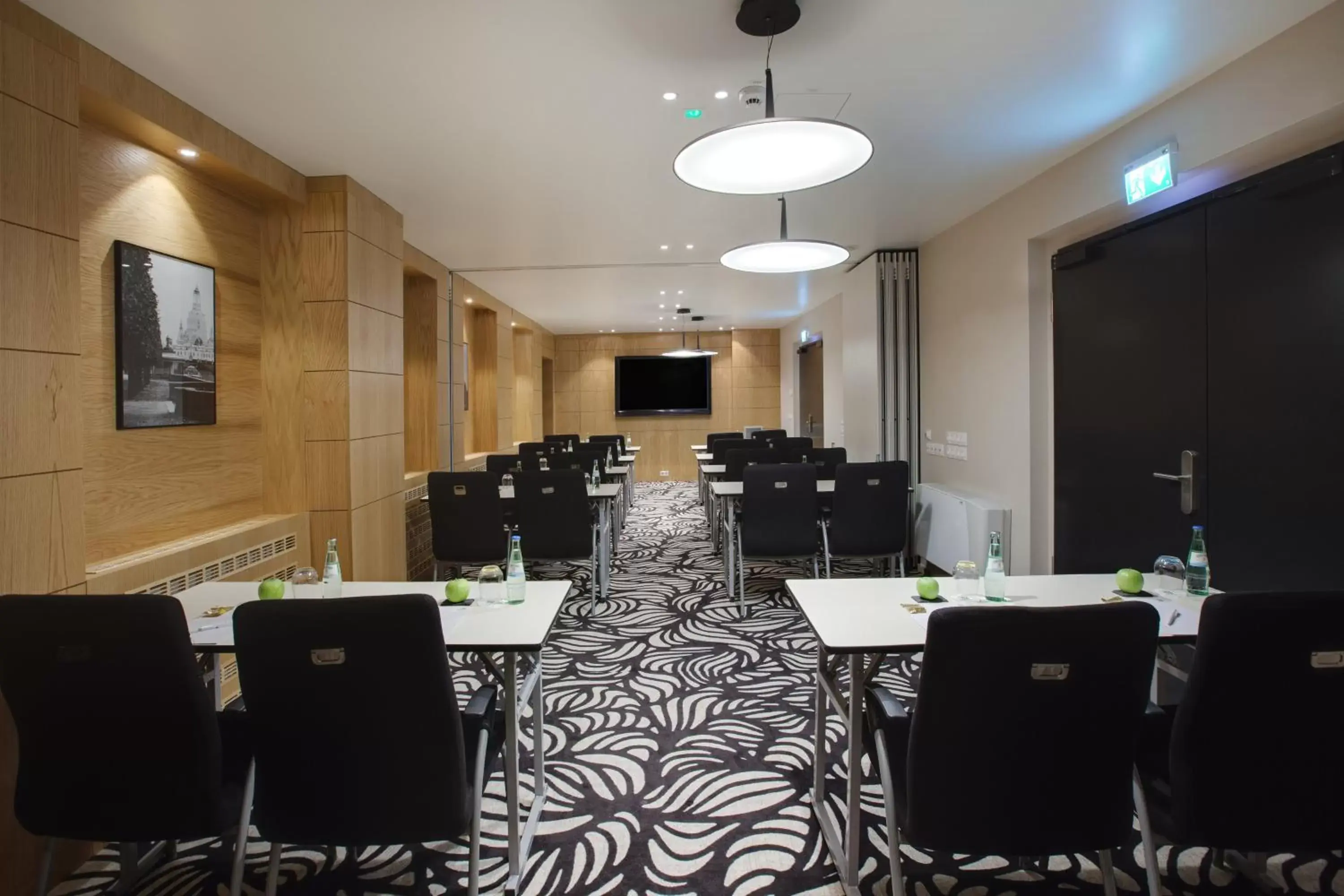 Meeting/conference room, Restaurant/Places to Eat in Holiday Inn Dresden - Am Zwinger, an IHG Hotel