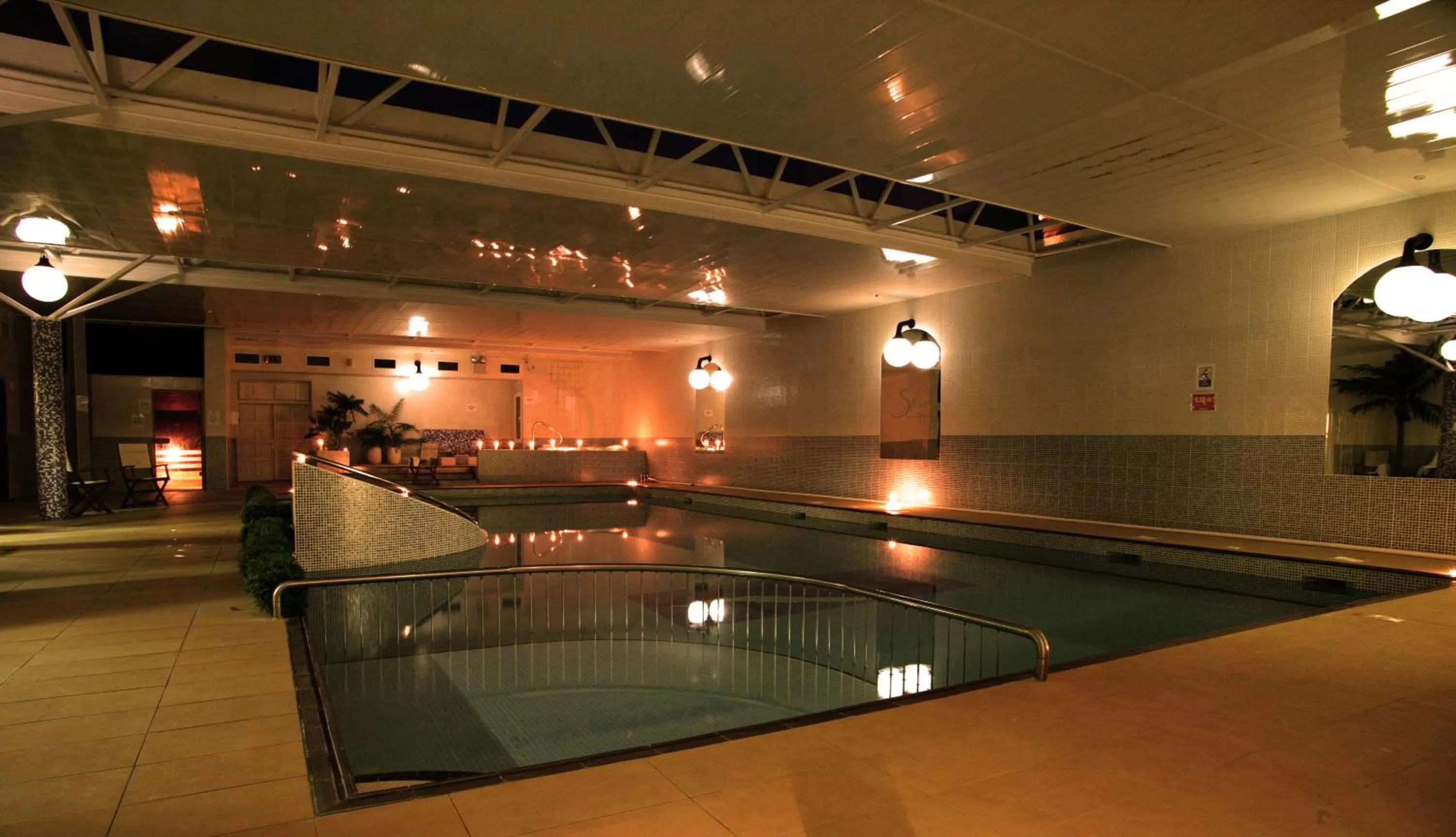 Swimming pool in County Arms Birr